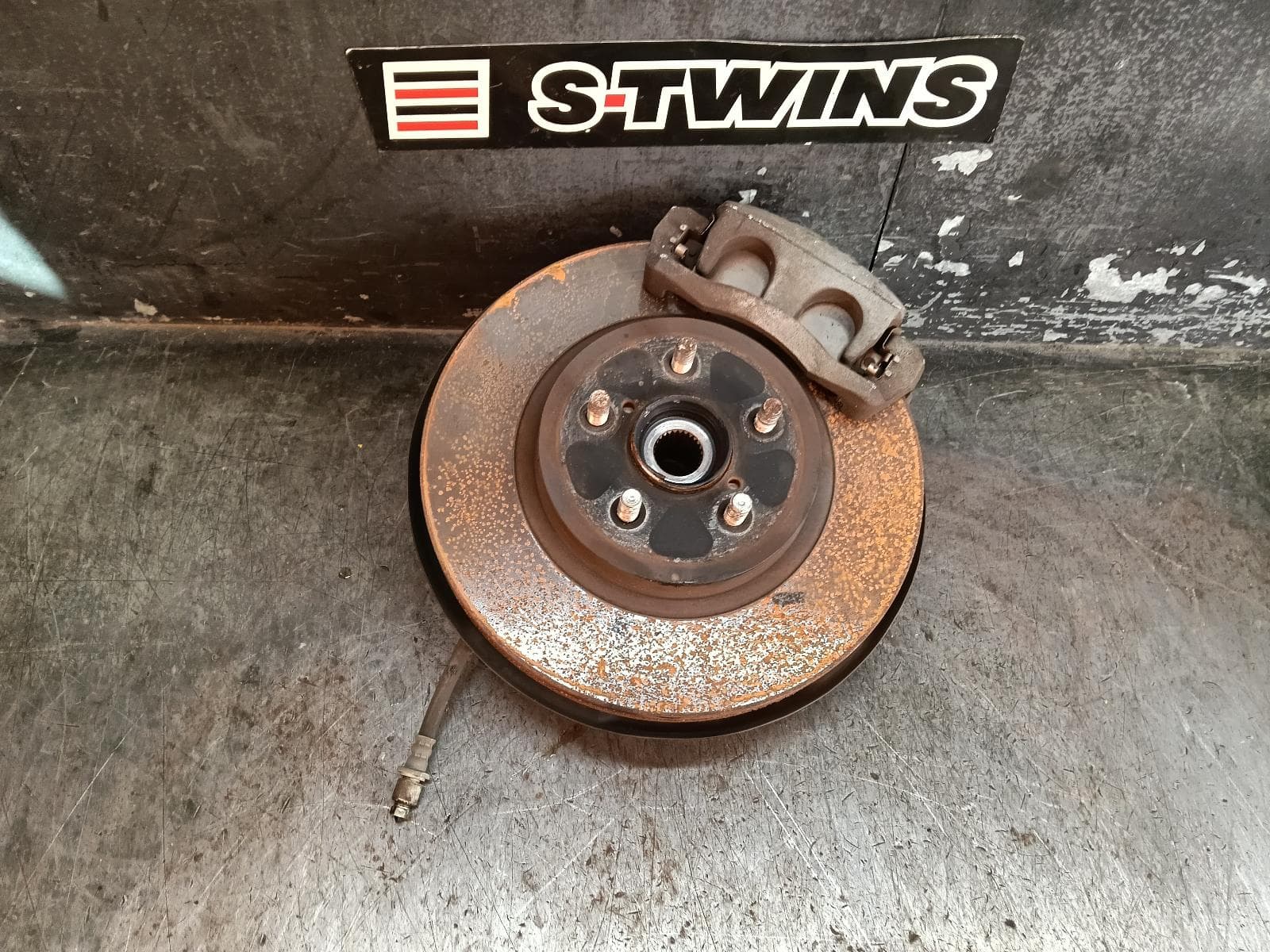 Used auto part listing image: 2020 SUBARU XV LEFT FRONT HUB ASSEMBLY G5X, 05/17-06/23 0000405576