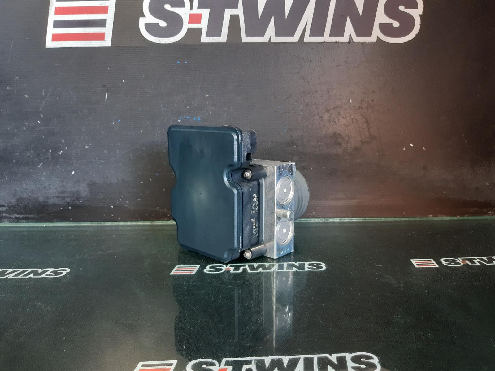 Used auto part listing image: 2014 JEEP CHEROKEE ABS PUMP MODULATOR P/N 68304222AA, KL, 02/14-11/22 0000262316