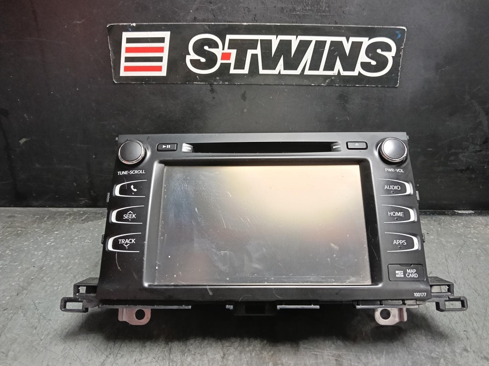 Used auto part listing image: 2017 TOYOTA KLUGER SAT NAV HEAD UNIT, GSU50/GSU55, 12/13-02/21 0000410820