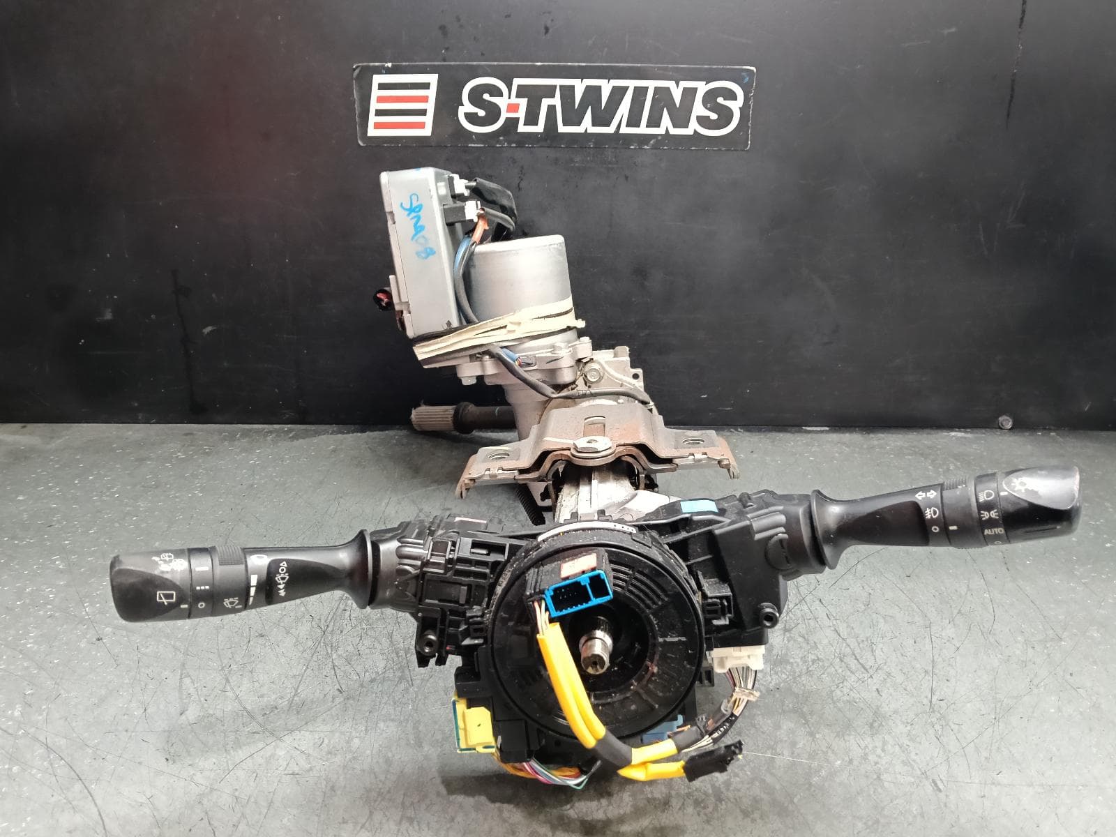 Used auto part listing image: 2017 TOYOTA KLUGER STEERING COLUMN GSU50/GSU55, ELECTRONIC ASSIST TYPE, 12/13-02/21 0000410822