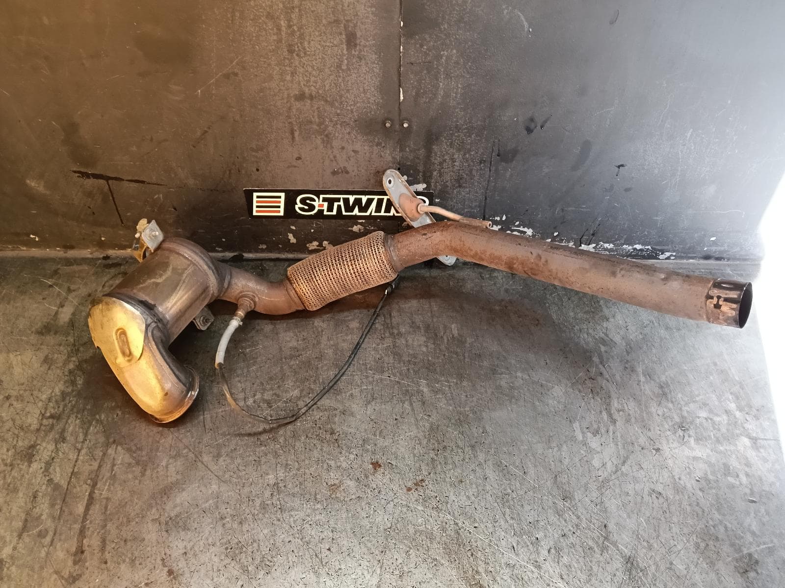 Used auto part listing image: 2016 VOLKSWAGEN GOLF CATALYTIC CONVERTER DOWNPIPE-CAT TYPE, 2.0, PETROL, CHHA/CHHB/CXDA CODE, GEN 7, 11/12-08/20 0000407890