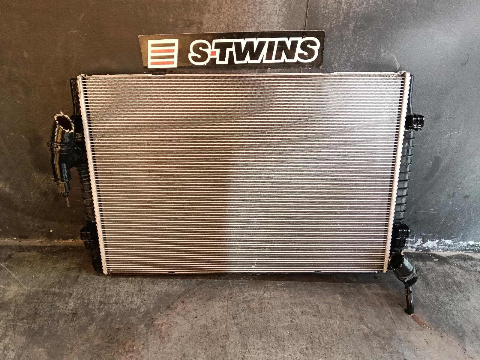 Used auto part listing image: 2016 VOLKSWAGEN GOLF RADIATOR PRIMARY RADIATOR (CLOSEST TO ENGINE), AUTO/MANUAL, 2.0, PETROL, GTi/R, GEN 7, 11/12-08/20 0000407842