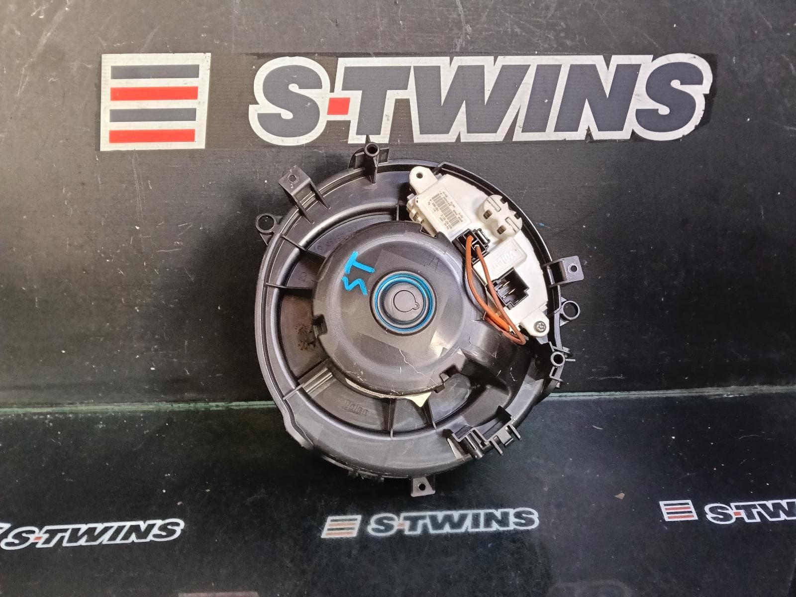 Used auto part listing image: 2016 VOLKSWAGEN GOLF HEATER FAN MOTOR GEN 6, VALEO P/N 5Q2819021B, W/ CLIMATE CONTROL TYPE, 10/08-01/16 0000407919