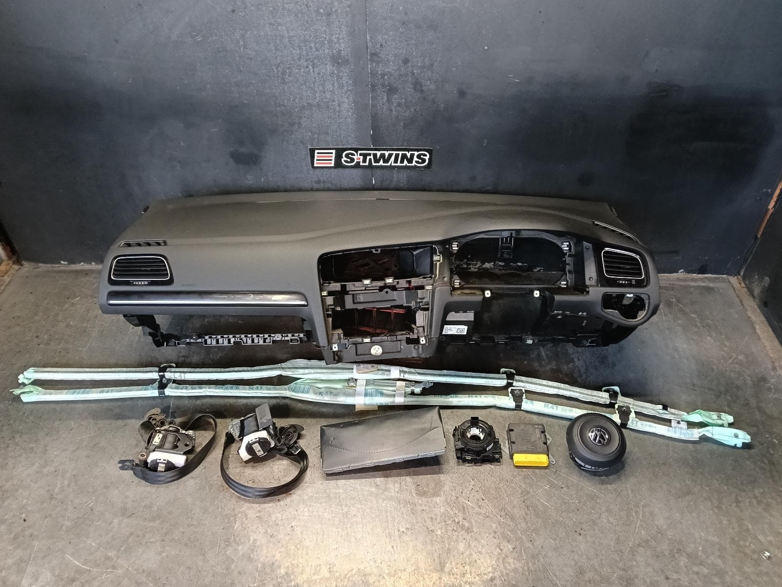 Used auto part listing image: 2016 VOLKSWAGEN GOLF AIRBAG ASSEMBLY DUAL AIR BAG ASSY, GEN 7, 11/12-08/20 0000407772