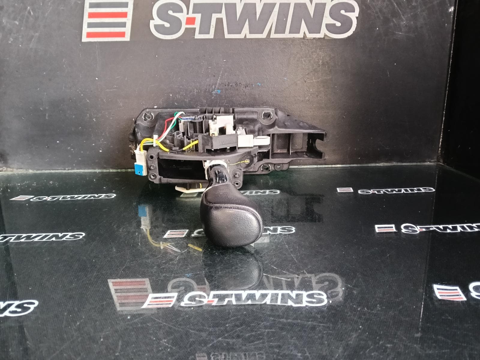 Used auto part listing image: 2017 NISSAN PATHFINDER GEAR STICK SHIFTER AUTO T/M, FWD, PETROL, 3.5, R52, 06/13-04/21 0000406349