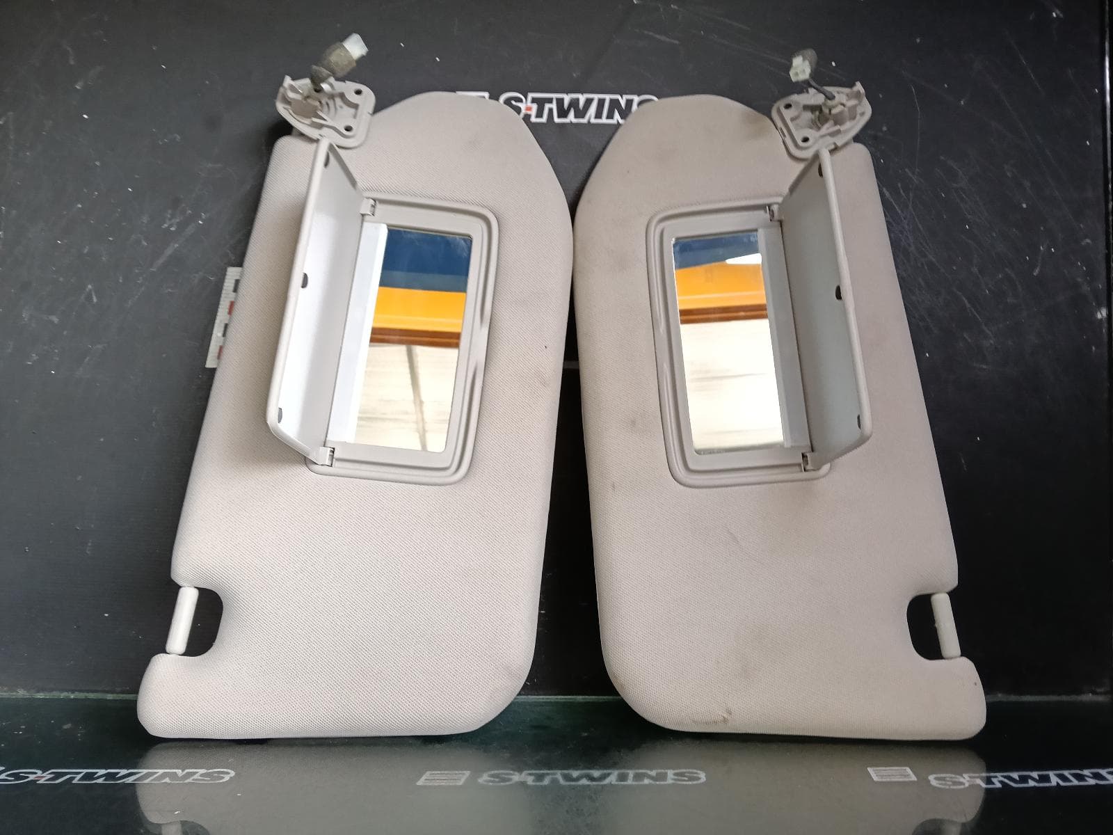 Used auto part listing image: 2017 NISSAN PATHFINDER SUNVISOR R52, PAIR, 06/13-04/21 0000406366