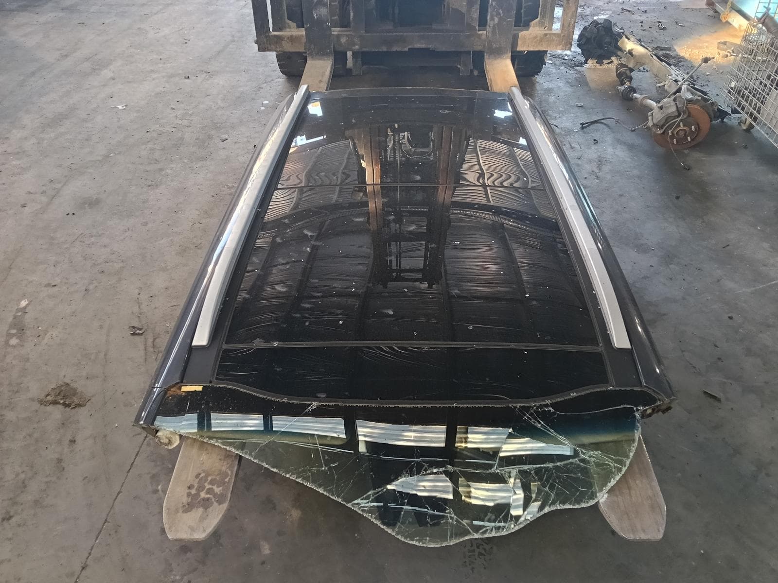 Used auto part listing image: 2017 KIA SORENTO ROOF GLASS SUNROOF T UM, ASSY (3 PIECE), 03/15-02/20 0000408610