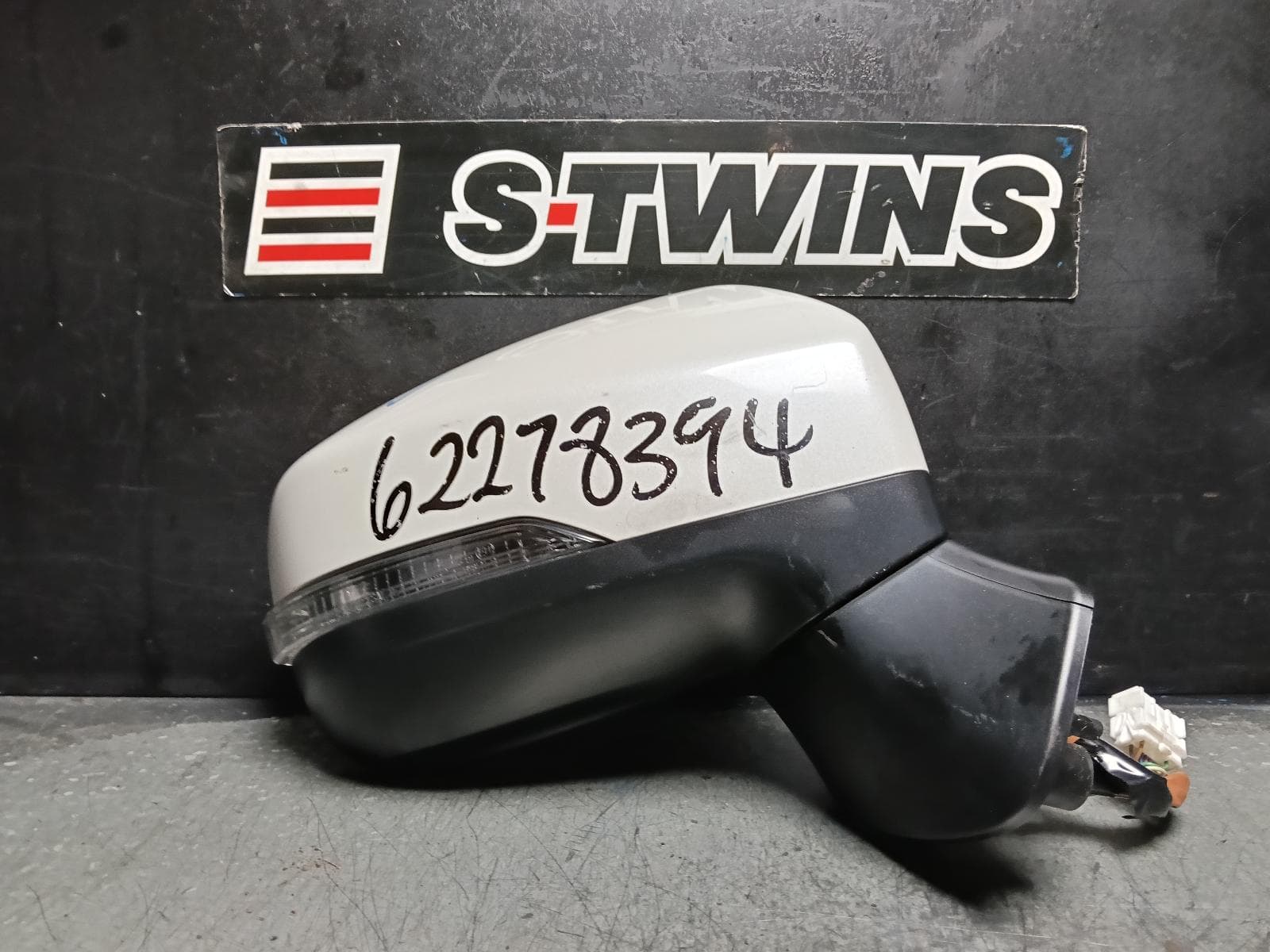Used auto part listing image: 2018 SUBARU IMPREZA RIGHT DOOR MIRROR G5, POWER FOLDING, NON BLIND SPOT, NON HEATED, W/ INDICATOR, 09/16-02/20 0000407511