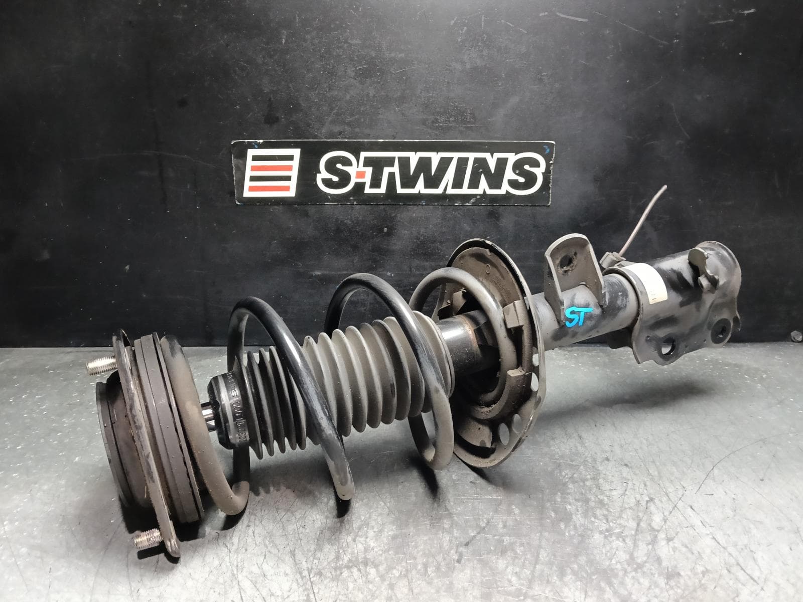 Used auto part listing image: 2018 SUBARU IMPREZA LEFT FRONT STRUT G5, HATCH, 09/16-09/23 0000407519