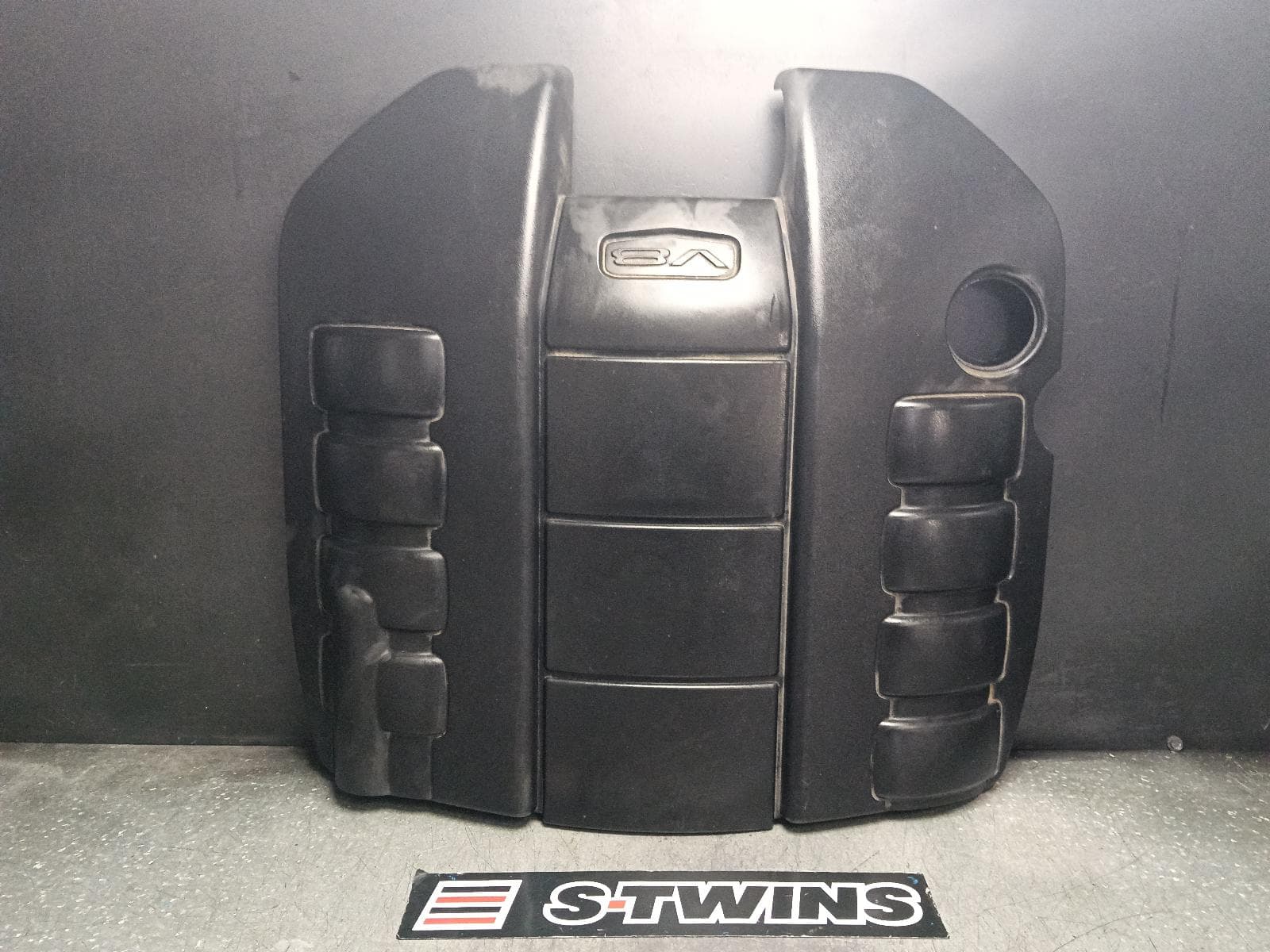 Used auto part listing image: 2014 HOLDEN STATESMAN/CAPRICE ENGINE COVER 6.0, L77, WM-WN, 09/10-08/15 0000406141