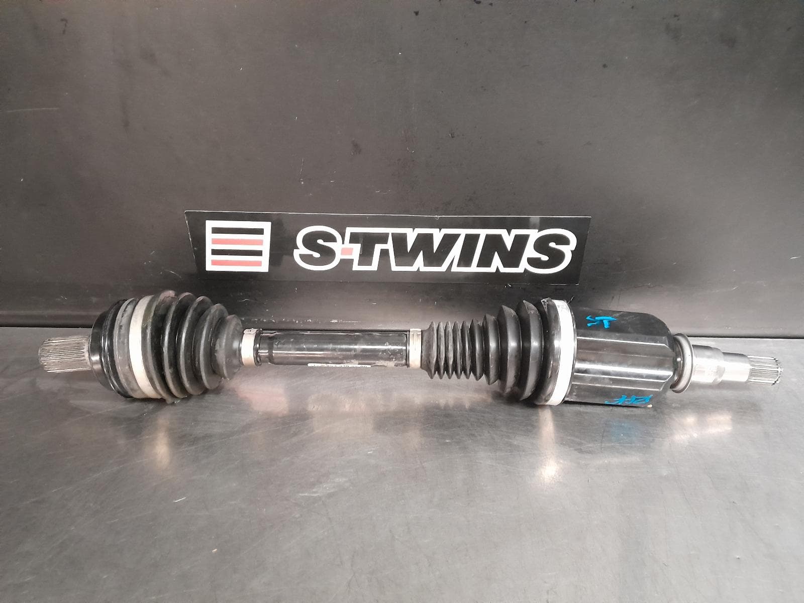 Used auto part listing image: 2020 MERCEDES GLC CLASS LEFT DRIVESHAFT FRONT, 2.0, PETROL, X253/C253, GLC300e, 274.920 CODE, 03/20-03/23 0000271705