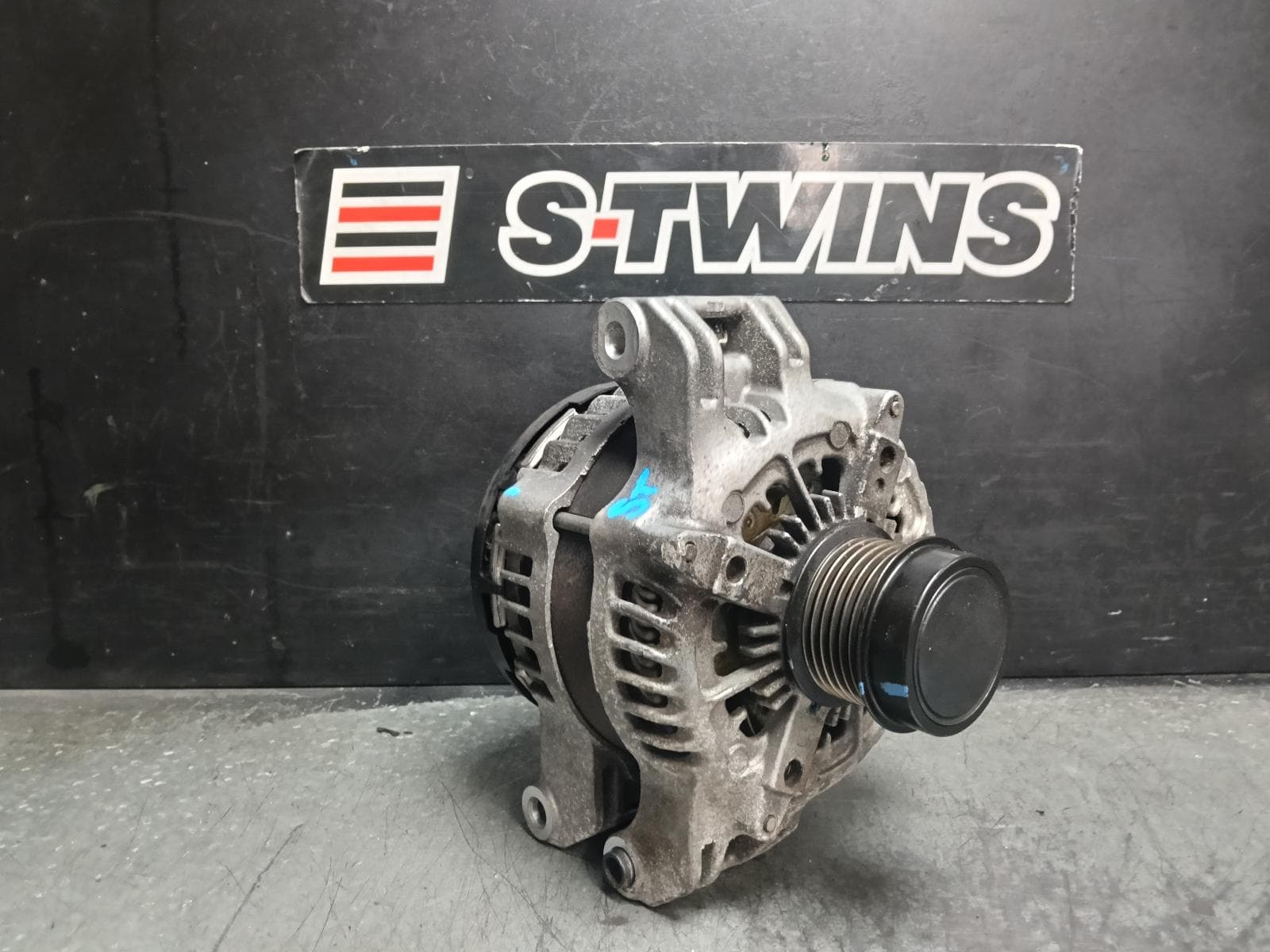 Used auto part listing image: 2015 JEEP GRANDCHEROKEE ALTERNATOR PETROL, 3.6, 180A, WK, 06/11-09/16 0000413570