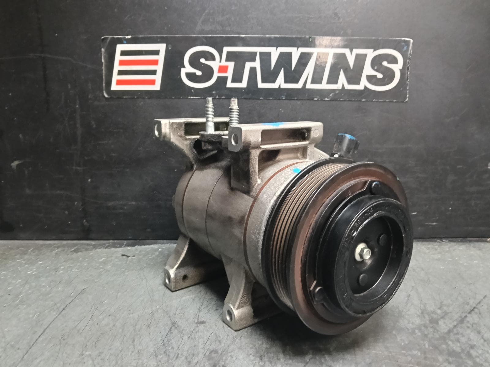 Used auto part listing image: 2015 JEEP GRANDCHEROKEE A C COMPRESSOR WK, 3.6, PETROL, 04/13-09/16 0000413571