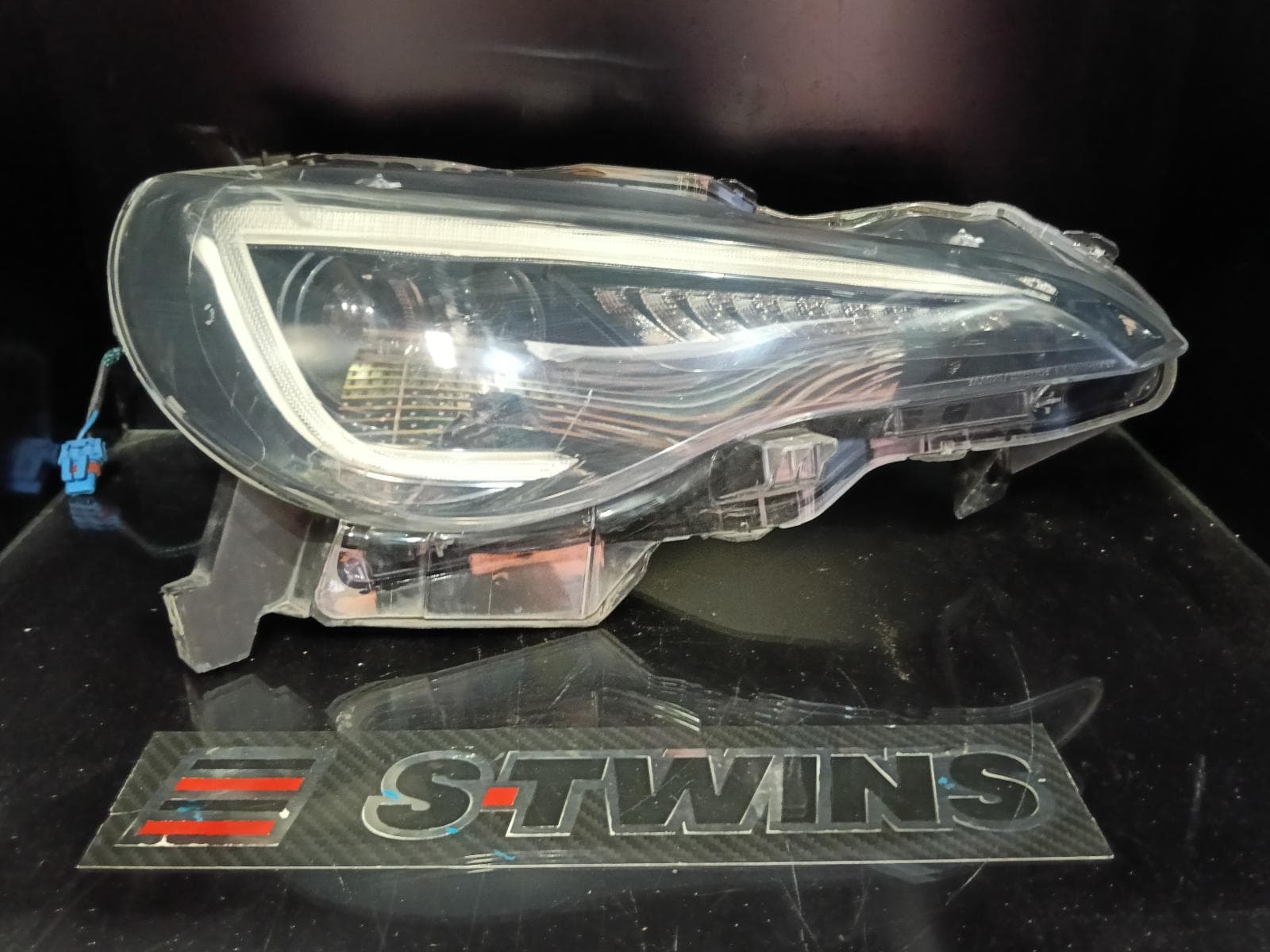 Used auto part listing image: 2013 SUBARU BRZ RIGHT HEADLAMP Z1, XENON TYPE, 07/12-09/16 0000389555