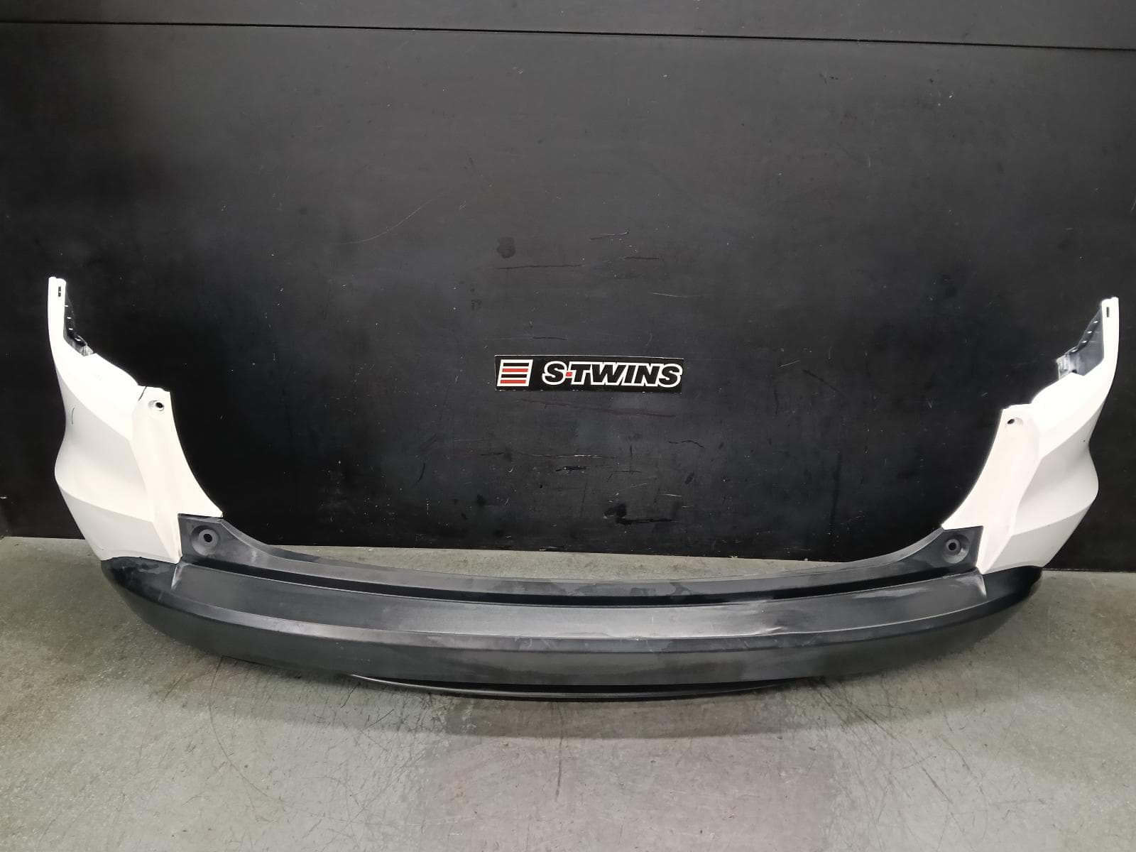 Used auto part listing image: 2019 HONDA HRV REAR BUMPER RU, BUMPER BAR (3 PIECE), NON PARK SENSOR TYPE, NON RS, 12/14-10/21 0000406974