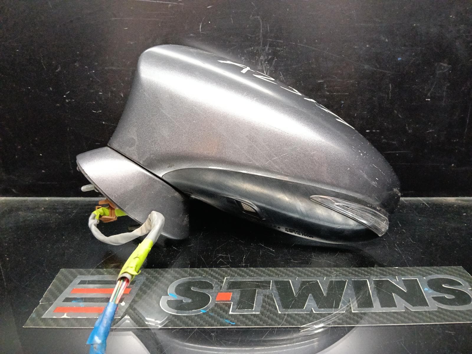 Used auto part listing image: 2013 LEXUS IS250/IS250C LEFT DOOR MIRROR IS250/IS350, GSE20R/GSE21R, SEDAN, F SPORT/SPORTS LUXURY, W/ INDICATOR TYPE (2 PLUG), 10/08-06/13 0000406527