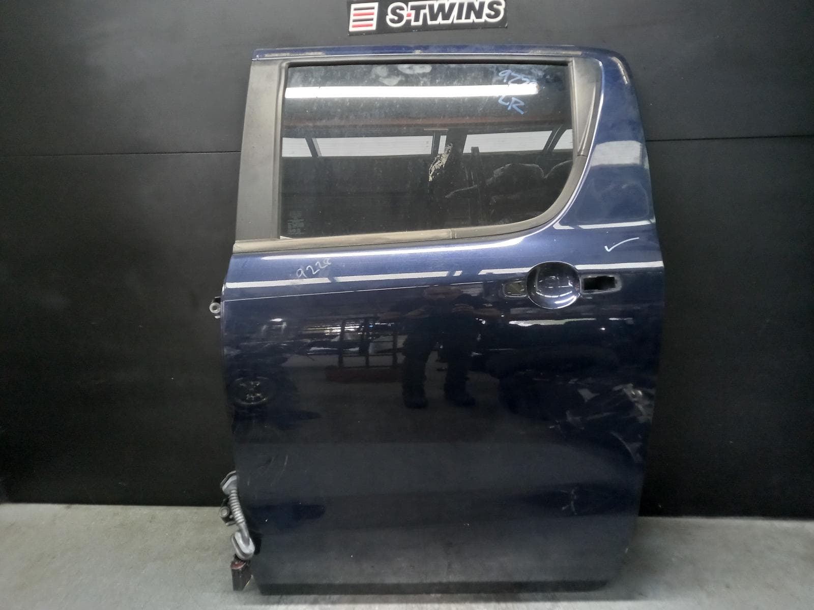 Used auto part listing image: 2019 MAZDA BT50 LEFT REAR DOOR SLIDING UP-UR, DUAL CAB, 10/11-06/20 0000386204