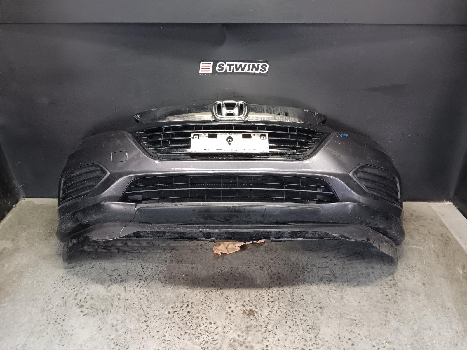 Used auto part listing image: 2019 HONDA HRV FRONT BUMPER RU, VTi/VTi-S/RS, NON PARK SENSOR TYPE, 07/18-10/21 0000410661