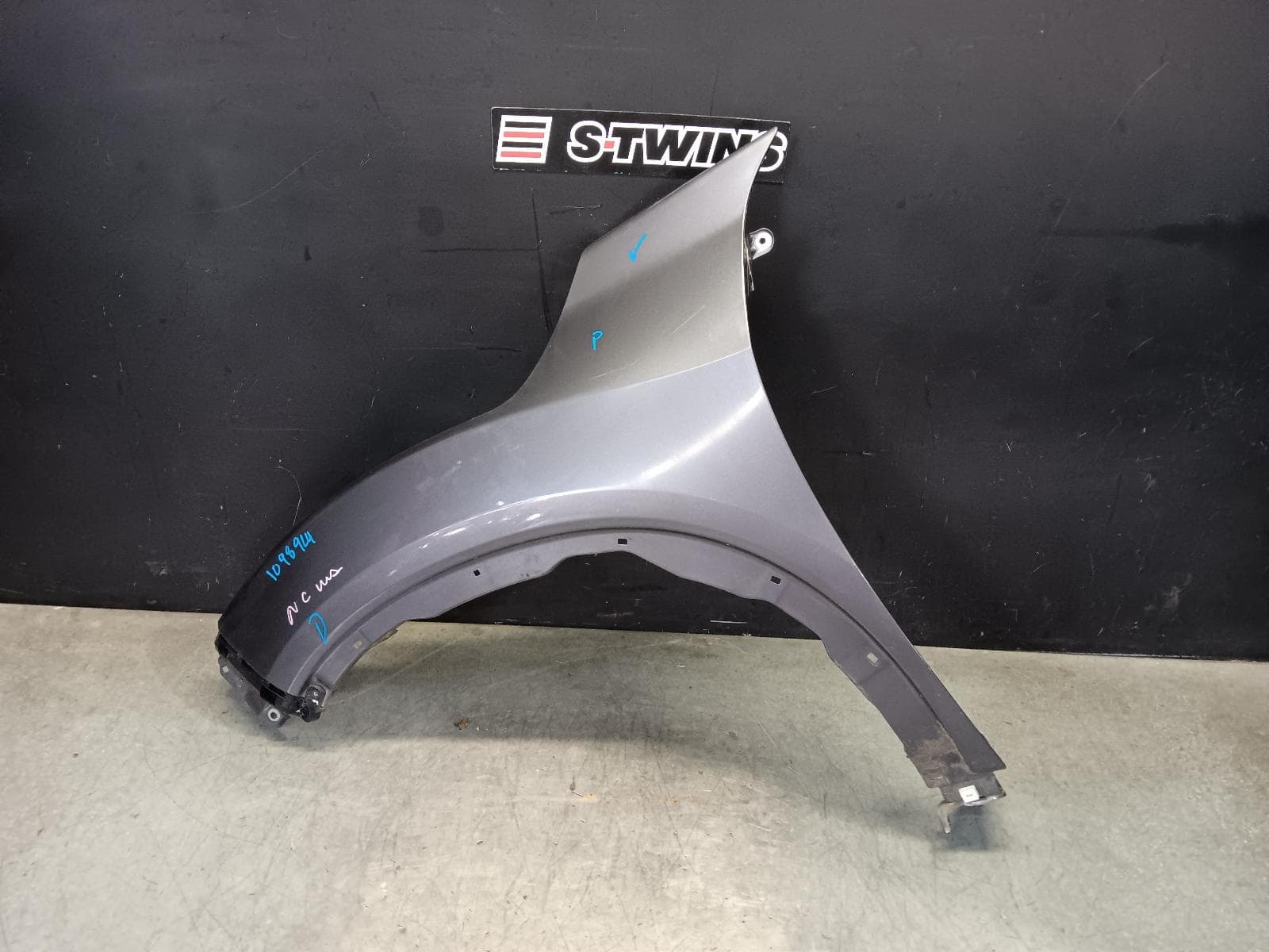 Used auto part listing image: 2019 HONDA HRV LEFT GUARD RU, 12/14-10/21 0000410482