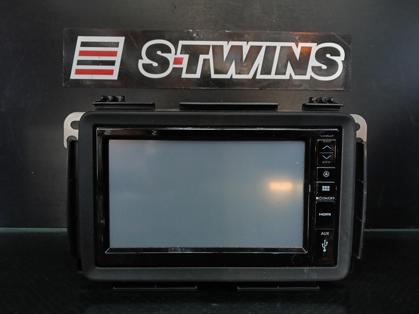 Used auto part listing image: 2019 HONDA HRV 7IN TOUCHSCREEN, W/ SAT NAV TYPE, RU, 05/17-10/21 0000412410