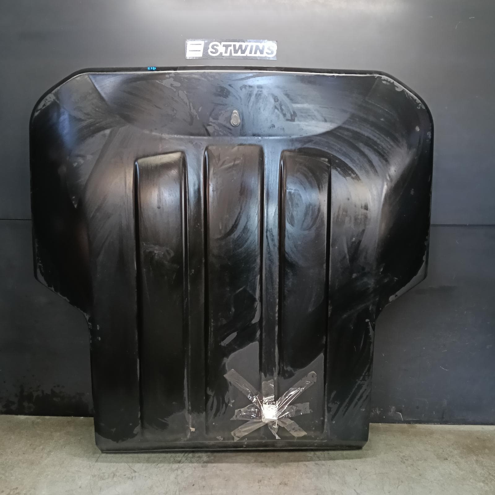 Used auto part listing image: 2018 NISSAN NAVARA TONNEAU COVER NP300, TONNEAU-HARD, DUAL CAB, 04/15- 0000411559