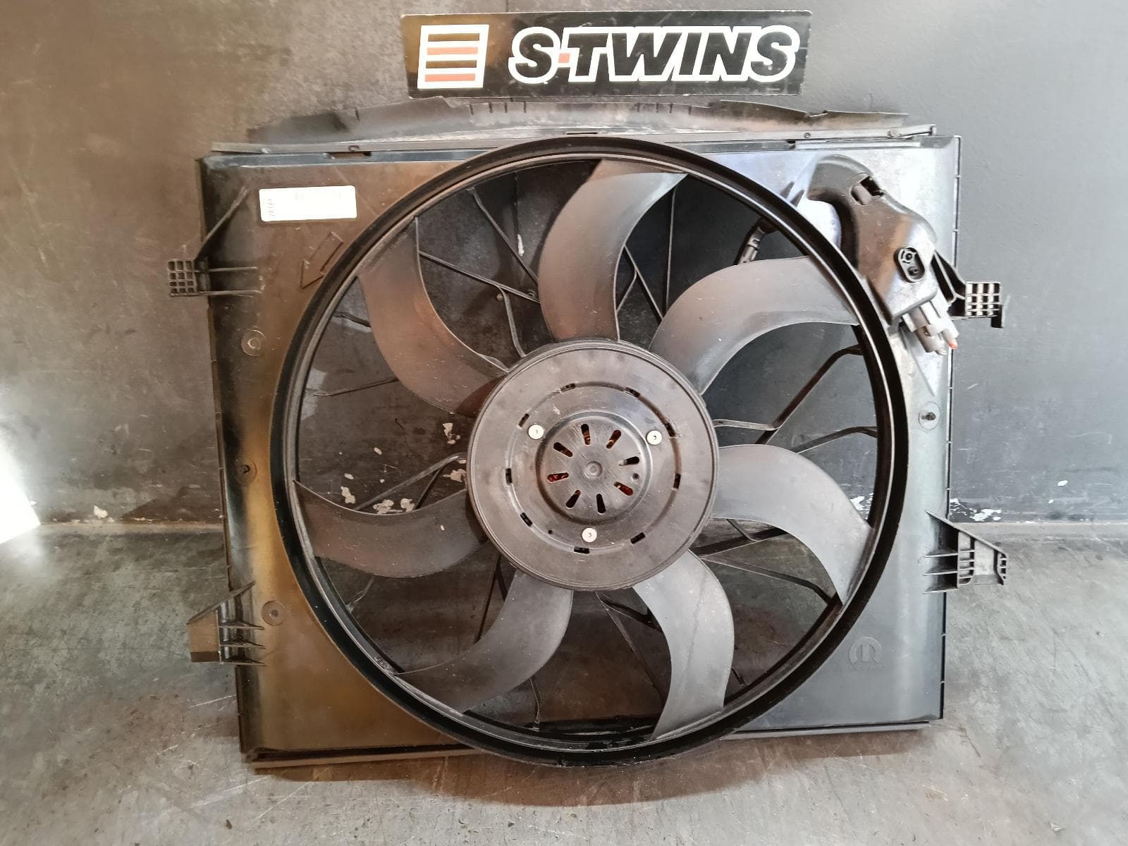 Used auto part listing image: 2017 JEEP GRANDCHEROKEE FAN RADIATOR FAN, 3.6, PETROL, 4WD, WK, 07/13-02/22 0000407259