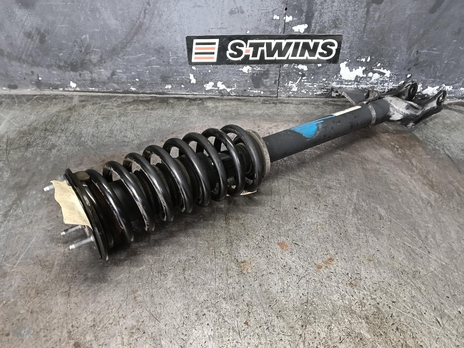 Used auto part listing image: 2017 JEEP GRANDCHEROKEE RIGHT FRONT STRUT WK, STANDARD TYPE, 09/16-02/22 0000407274