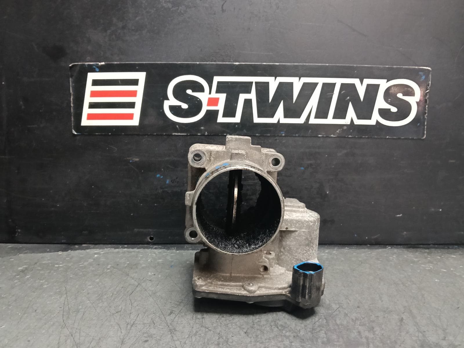 Used auto part listing image: 2015 HYUNDAI SANTA FE THROTTLE BODY 2.2, DIESEL, DM, 06/12-02/18 0000407856