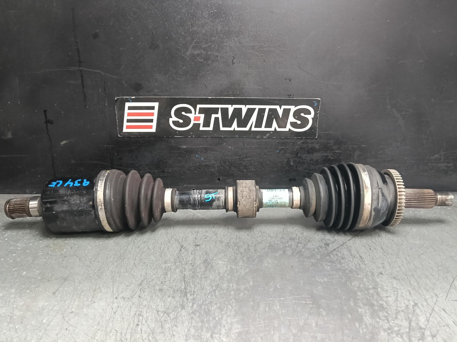 Used auto part listing image: 2015 HYUNDAI SANTA FE LEFT DRIVESHAFT FRONT, DIESEL, DM, 06/12-02/18 0000407863