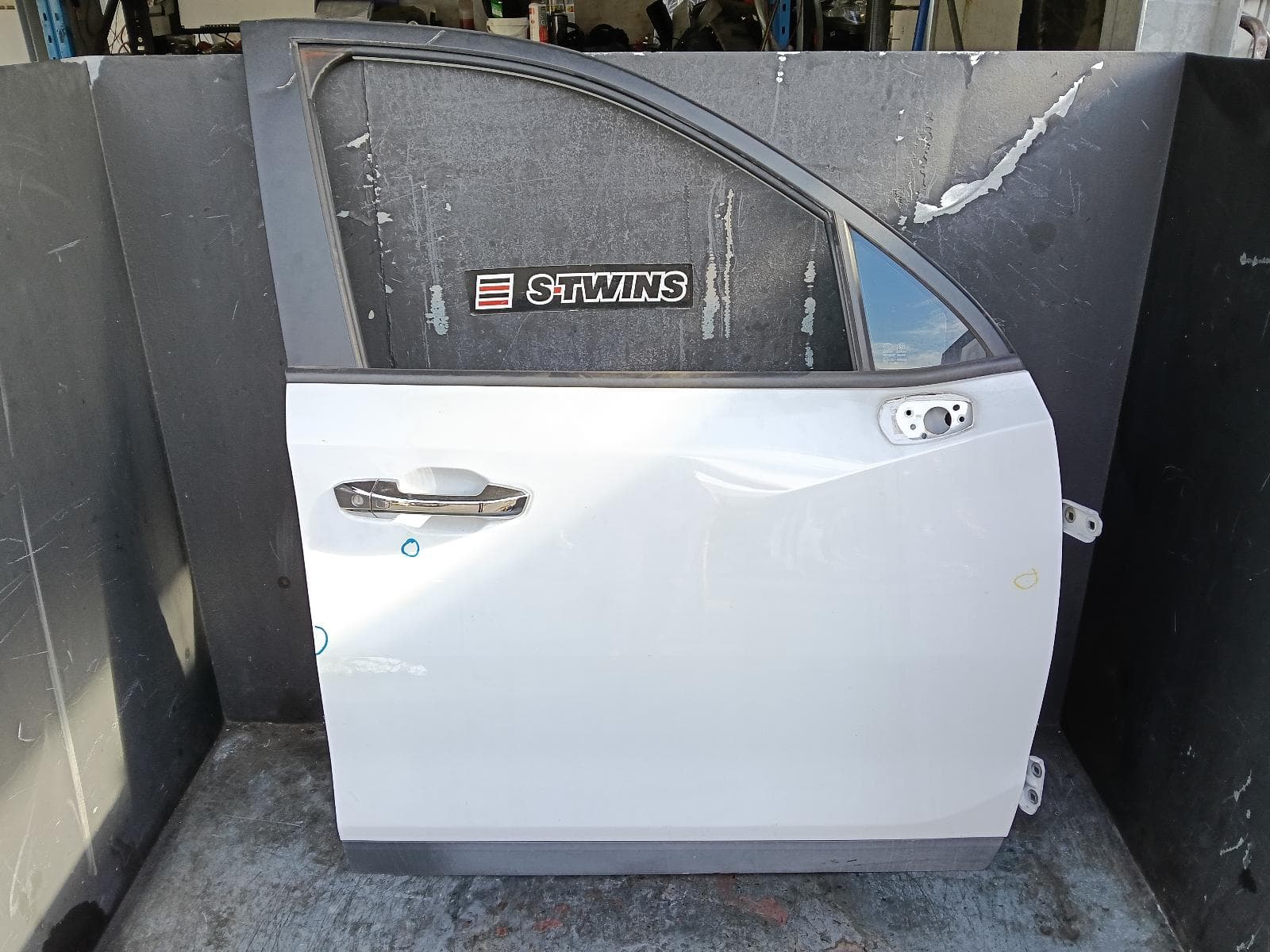 Used auto part listing image: 2021 LDV D90 RIGHT FRONT DOOR SV9A, 11/17-04/24 0000407408