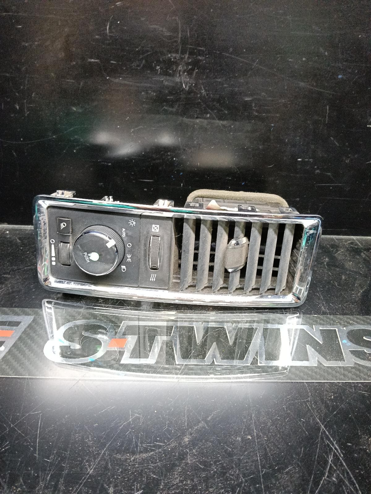 Used auto part listing image: 2019 RAM 1500 DS, HEADLAMP SWITCH (ON DASH), 01/16-12/23 0000406760
