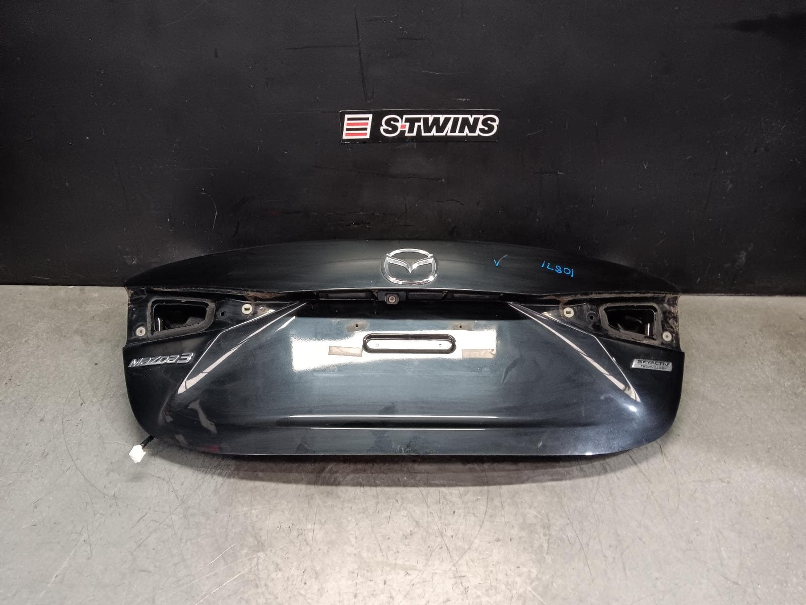 Used auto part listing image: 2015 MAZDA 3 BOOTLID TAILGATE BOOTLID, BM-BN, NON SPOILER, W/ REVERSE CAMERA TYPE, 11/13-02/19 0000410414