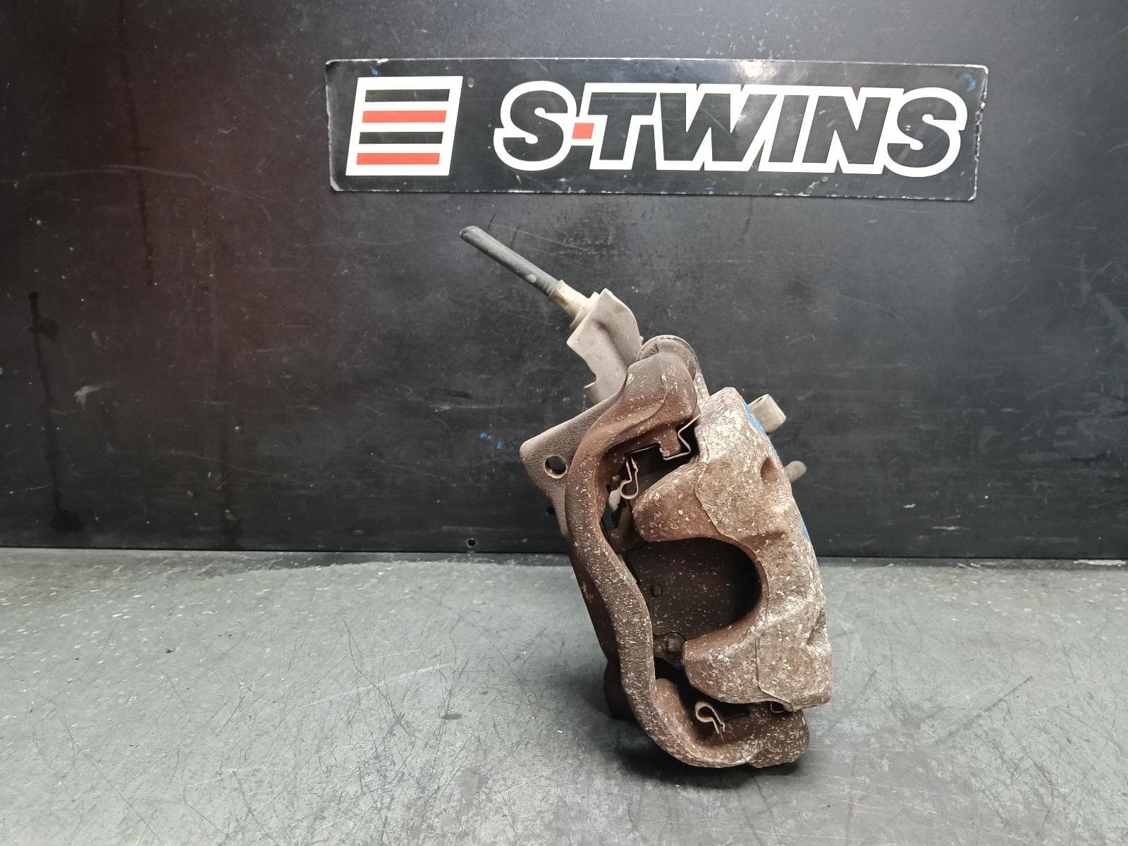 Used auto part listing image: 2015 MAZDA 3 CALIPER LH REAR, MANUAL HANDBRAKE TYPE, BM-BN, 06/13-02/19 0000412540