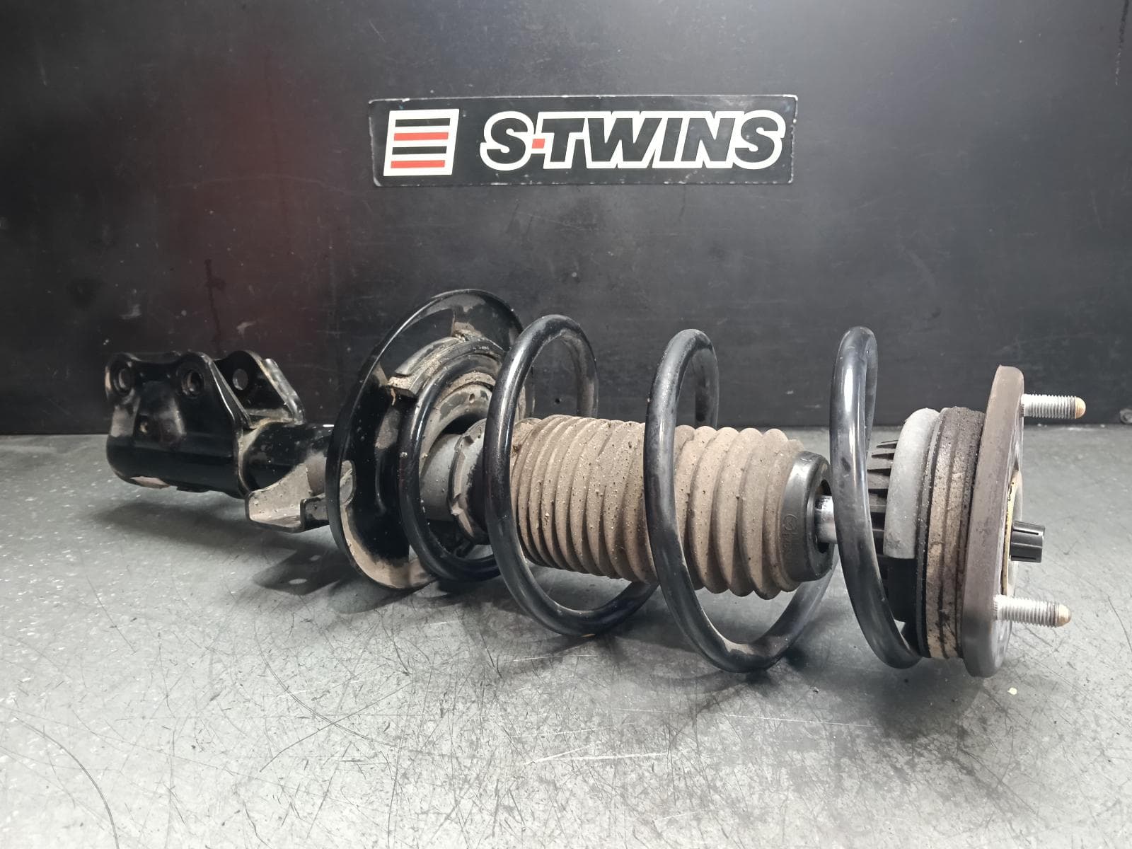 Used auto part listing image: 2015 MAZDA 3 LEFT FRONT STRUT 2.0, PETROL, AUTO T/M TYPE, BM, 06/13-05/16 0000412541
