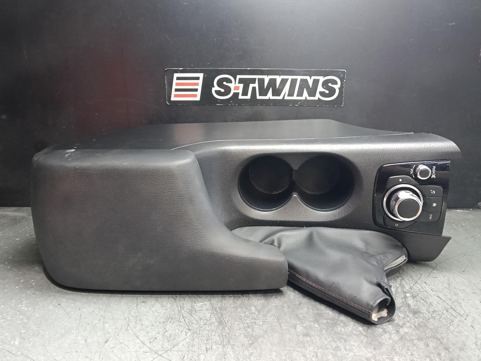 Used auto part listing image: 2015 MAZDA 3 CONSOLE AUTO T/M TYPE, VINYL, BM, 06/13-05/16 0000412545
