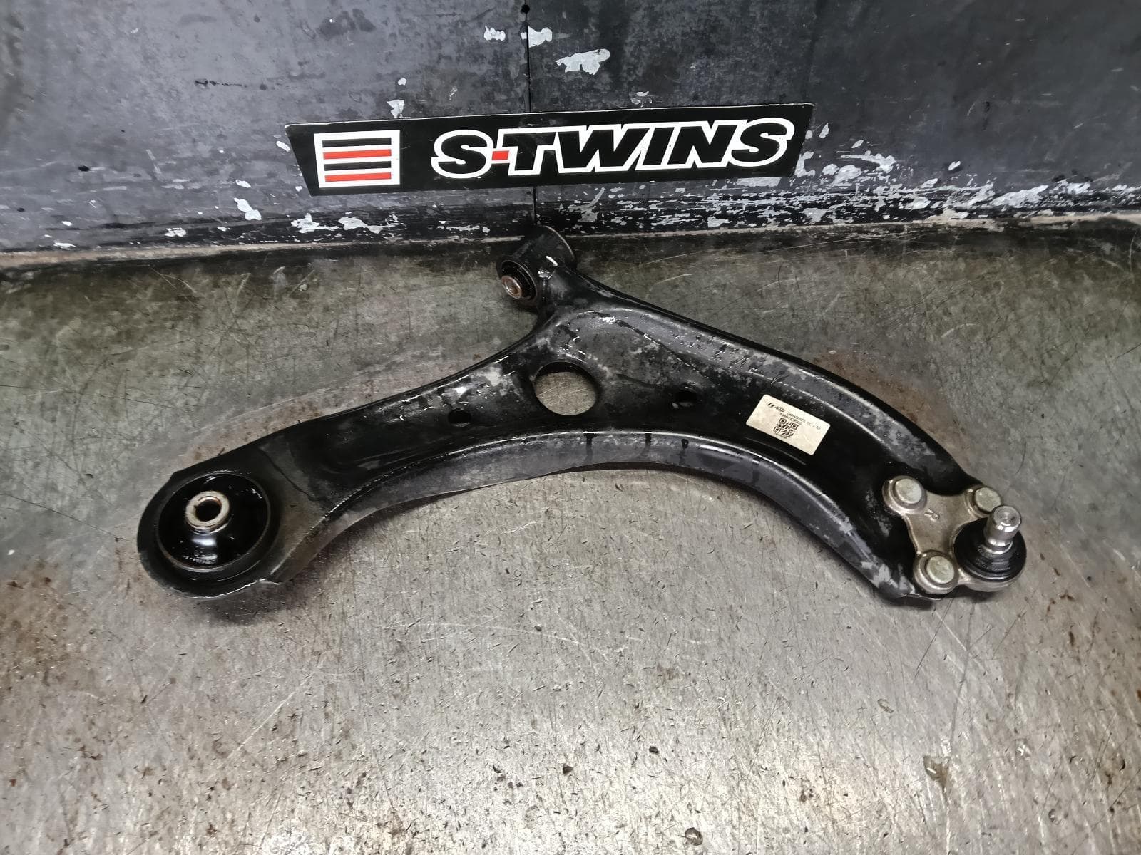 Used auto part listing image: 2018 KIA SPORTAGE LEFT FRONT LOWER CONTROL ARM QL, 10/15-08/21 0000406944