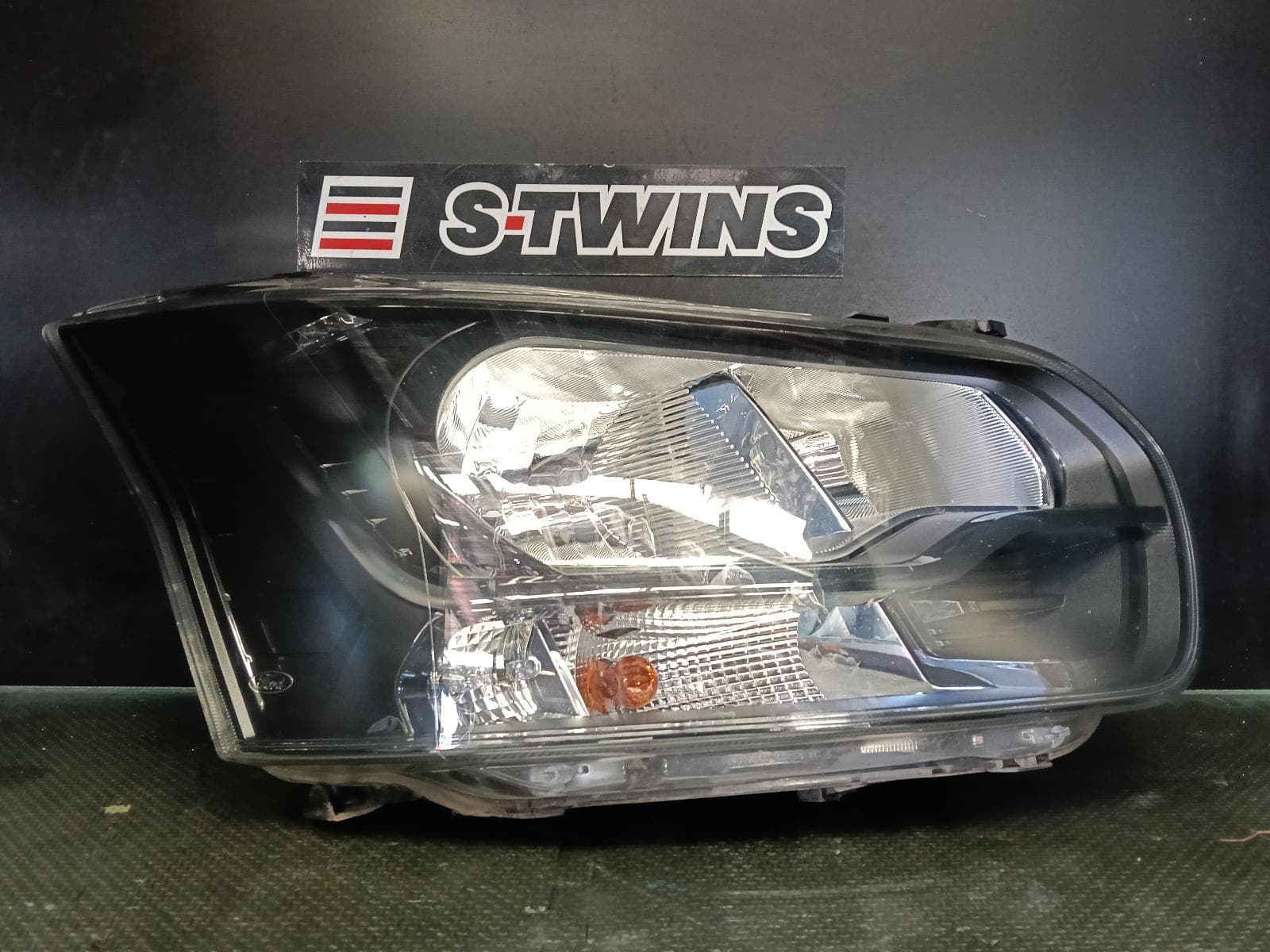 Used auto part listing image: 2024 FORD TRANSIT RIGHT HEADLAMP VO, W/ HALOGEN TYPE, W/ BLACK INSERT, 05/16- 0000412505