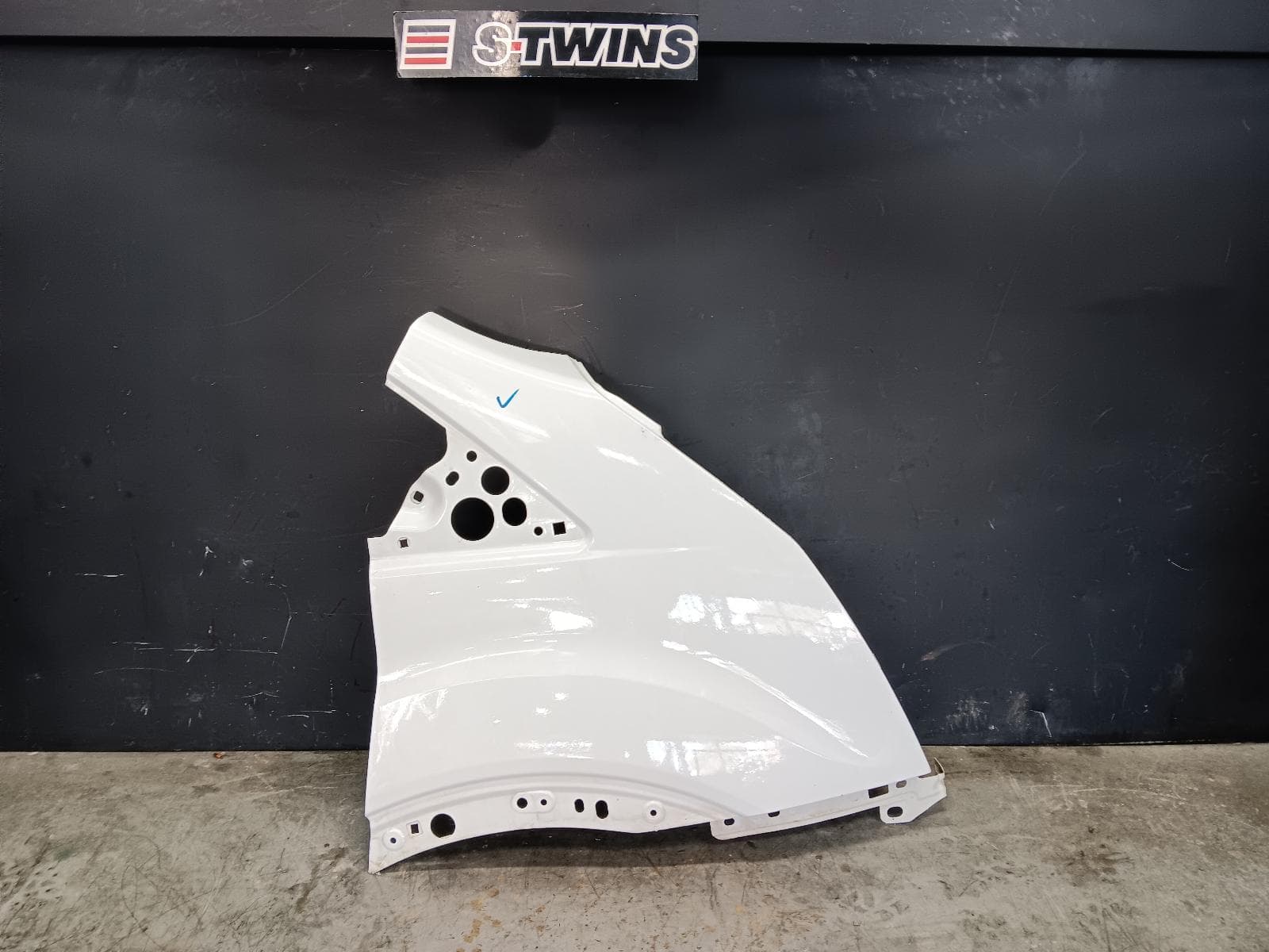 Used auto part listing image: 2024 FORD TRANSIT RIGHT GUARD VO, FLARED TYPE, 02/14- 0000412099