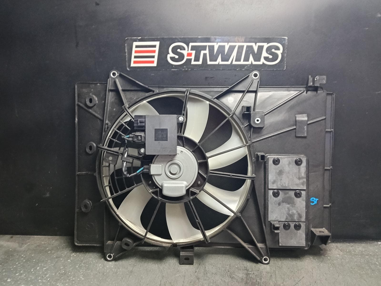 Used auto part listing image: 2024 MAZDA CX3 FAN RADIATOR FAN, 2.0, PETROL, 120W, DK, 03/15- 0000411078