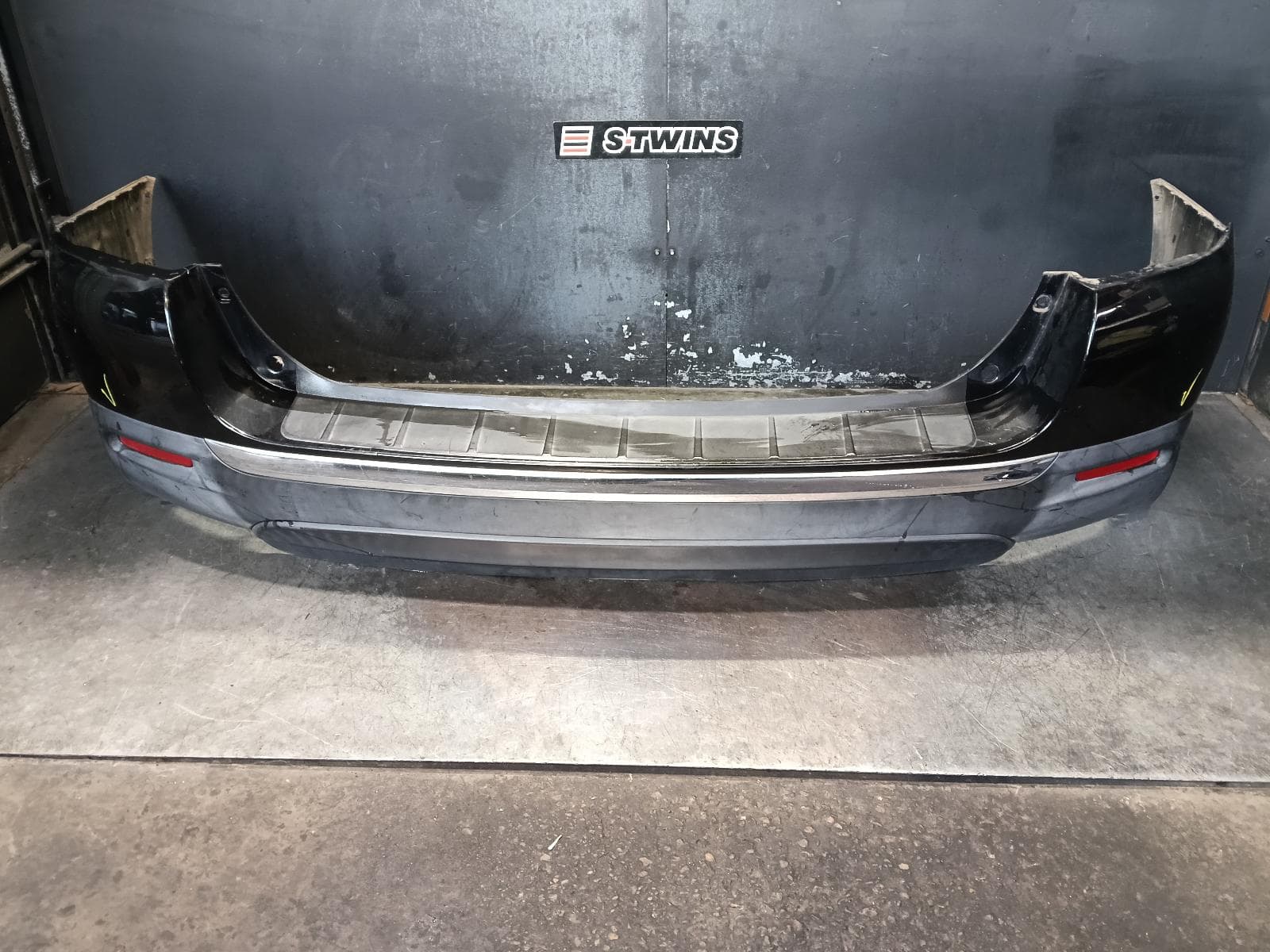 Used auto part listing image: 2012 TOYOTA KLUGER REAR BUMPER GSU40-GSU45, 07/10-02/14 0000407774