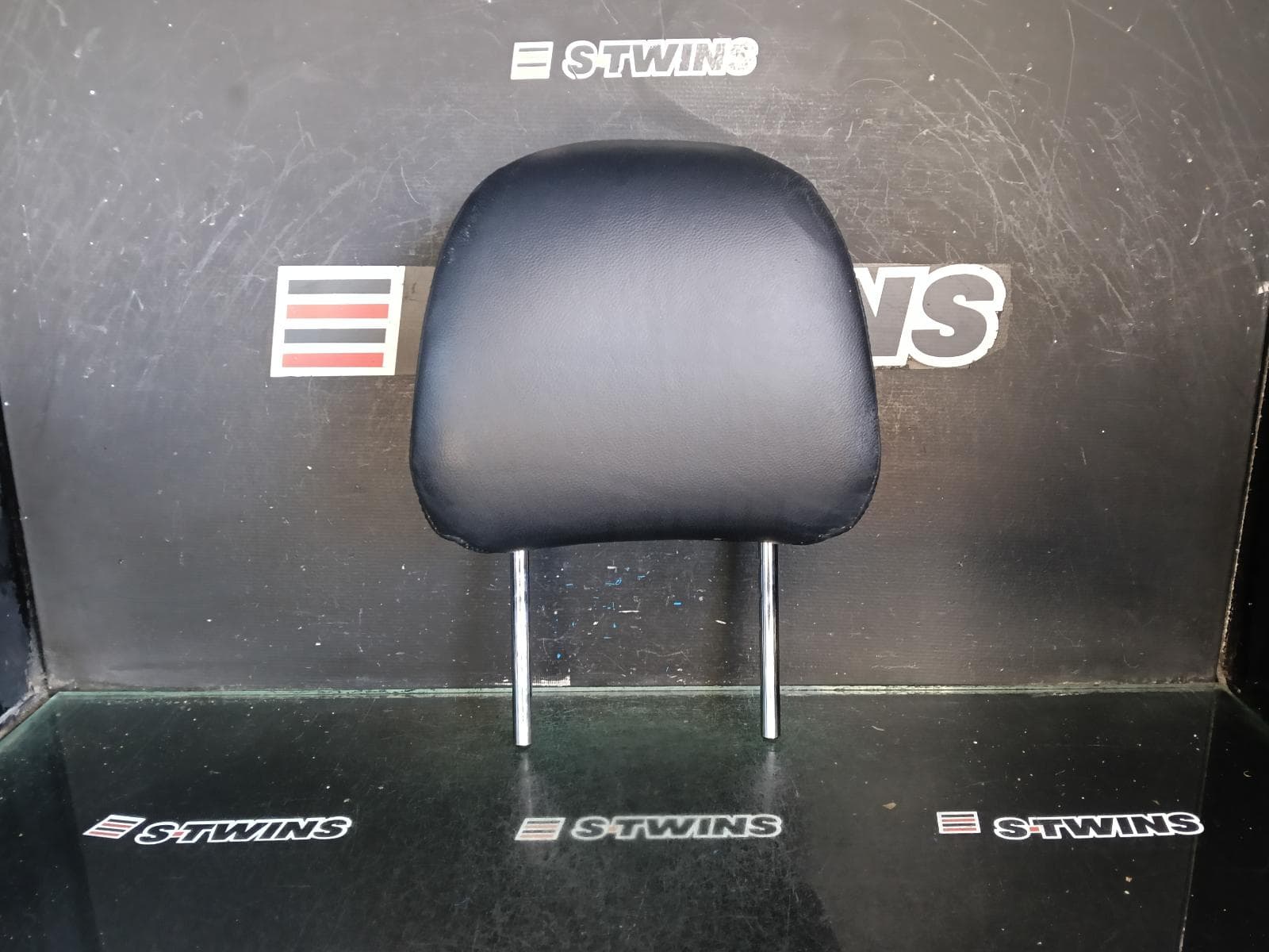 Used auto part listing image: 2012 TOYOTA KLUGER HEADREST LH FRONT, LEATHER, GSU40/GSU45, 05/07-02/14 0000407824