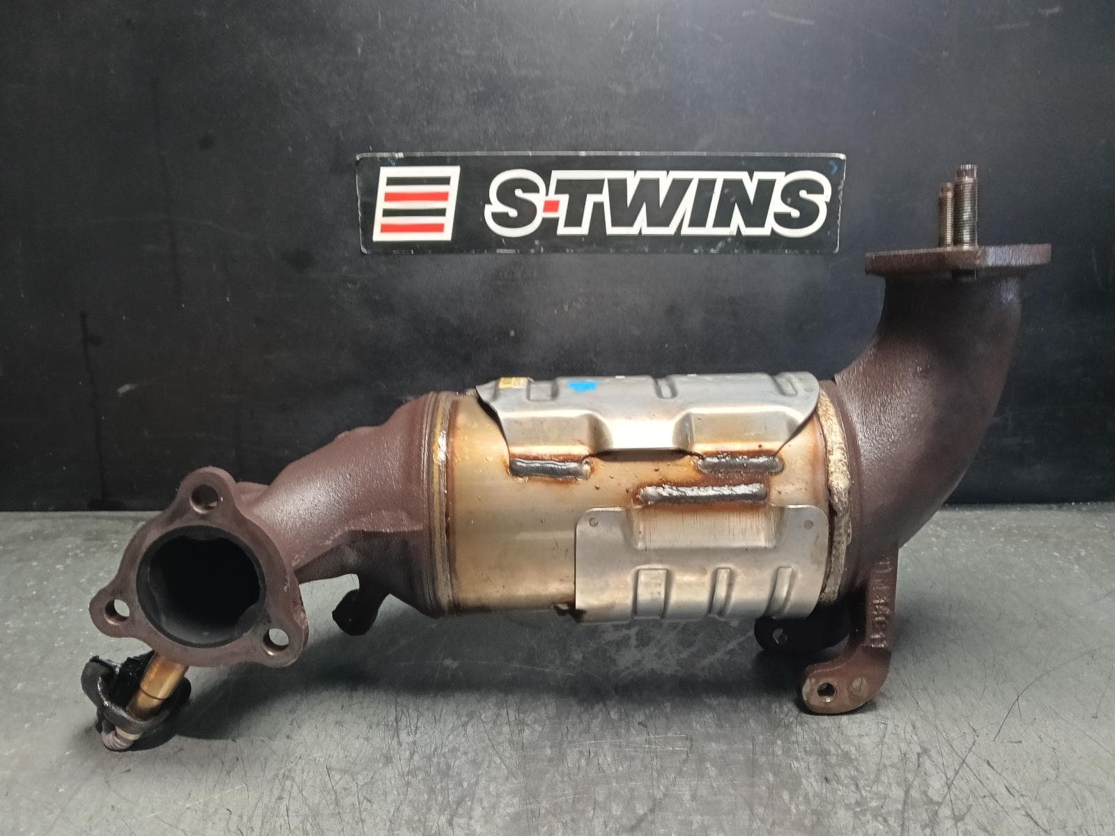 Used auto part listing image: 2014 HYUNDAI SANTA FE CATALYTIC CONVERTER DOWNPIPE-CAT TYPE, 2.2, DIESEL, AUTO T/M, DM, 06/12-05/15 0000408110