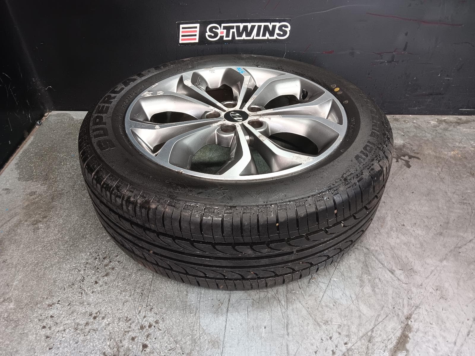 Used auto part listing image: 2014 HYUNDAI SANTA FE WHEEL MAG FACTORY, 19X7.5IN, DM, 06/12-07/16 0000408321