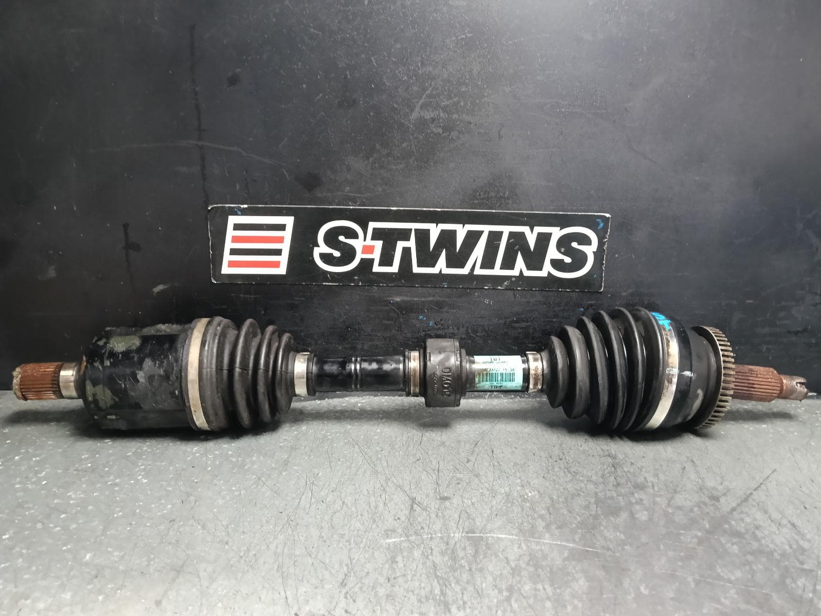 Used auto part listing image: 2014 HYUNDAI SANTA FE LEFT DRIVESHAFT FRONT, DIESEL, DM, 06/12-02/18 0000408109