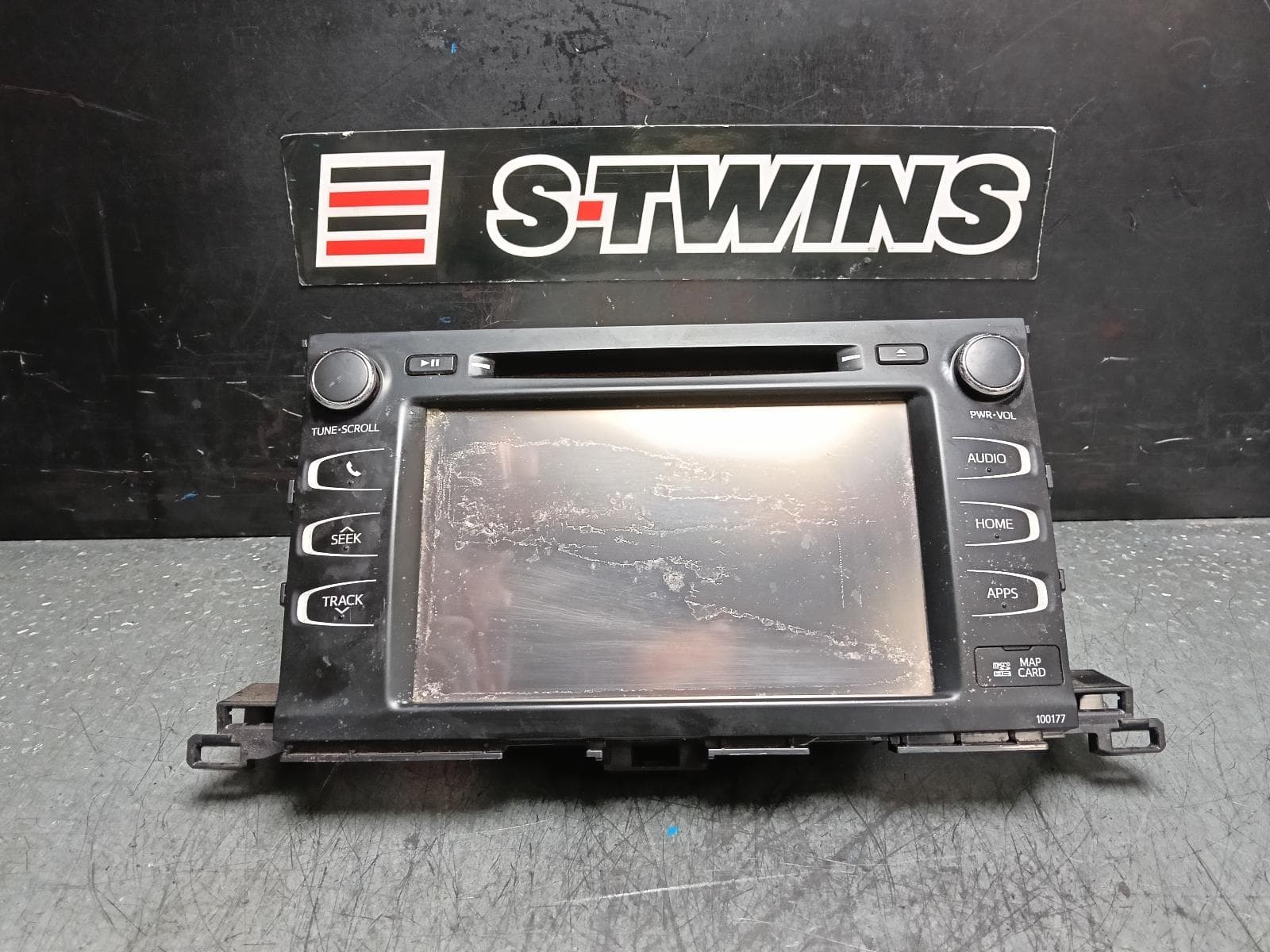 Used auto part listing image: 2017 TOYOTA KLUGER CD PLAYER/BLUETOOTH/REVERSE CAMERA UNIT, GSU50/GSU55, 12/13-02/21 0000390271