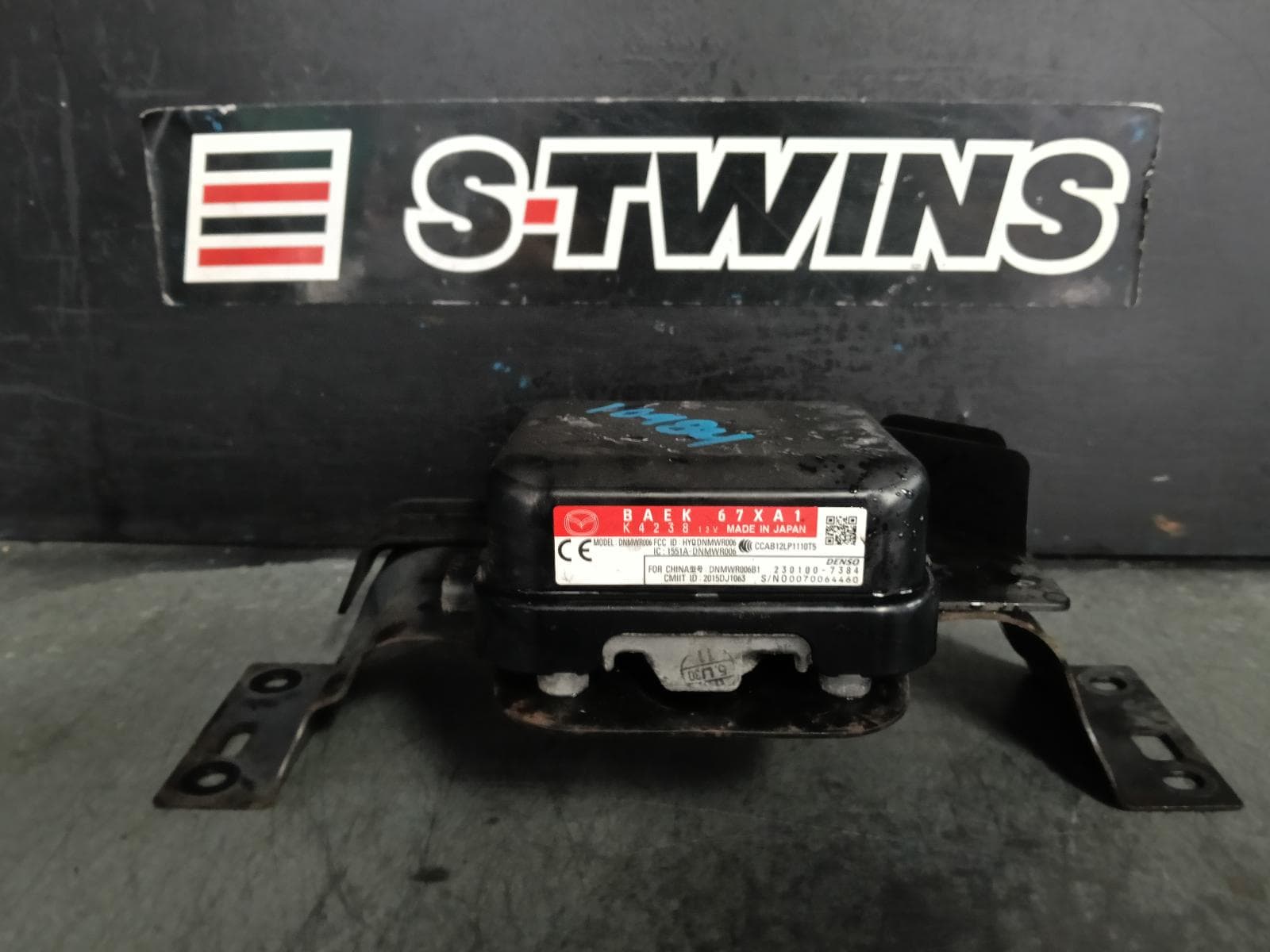 Used auto part listing image: 2017 MAZDA 3 REVERSE CAMERA BN, FRONT RADAR SENSOR (GRILLE MOUNTED), 05/16-02/19 0000407204