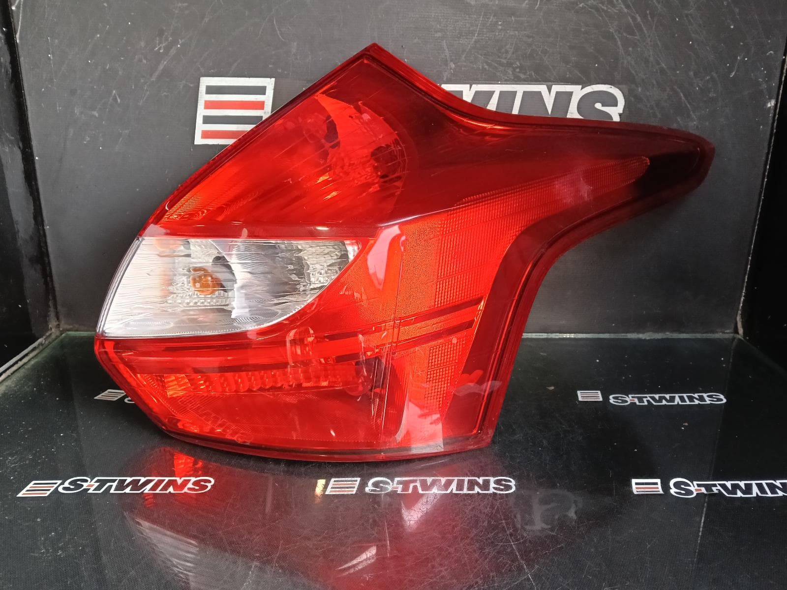 Used auto part listing image: 2012 FORD FOCUS RIGHT TAILLIGHT LW, HATCH, STANDARD TYPE, 05/11-08/15 0000407225