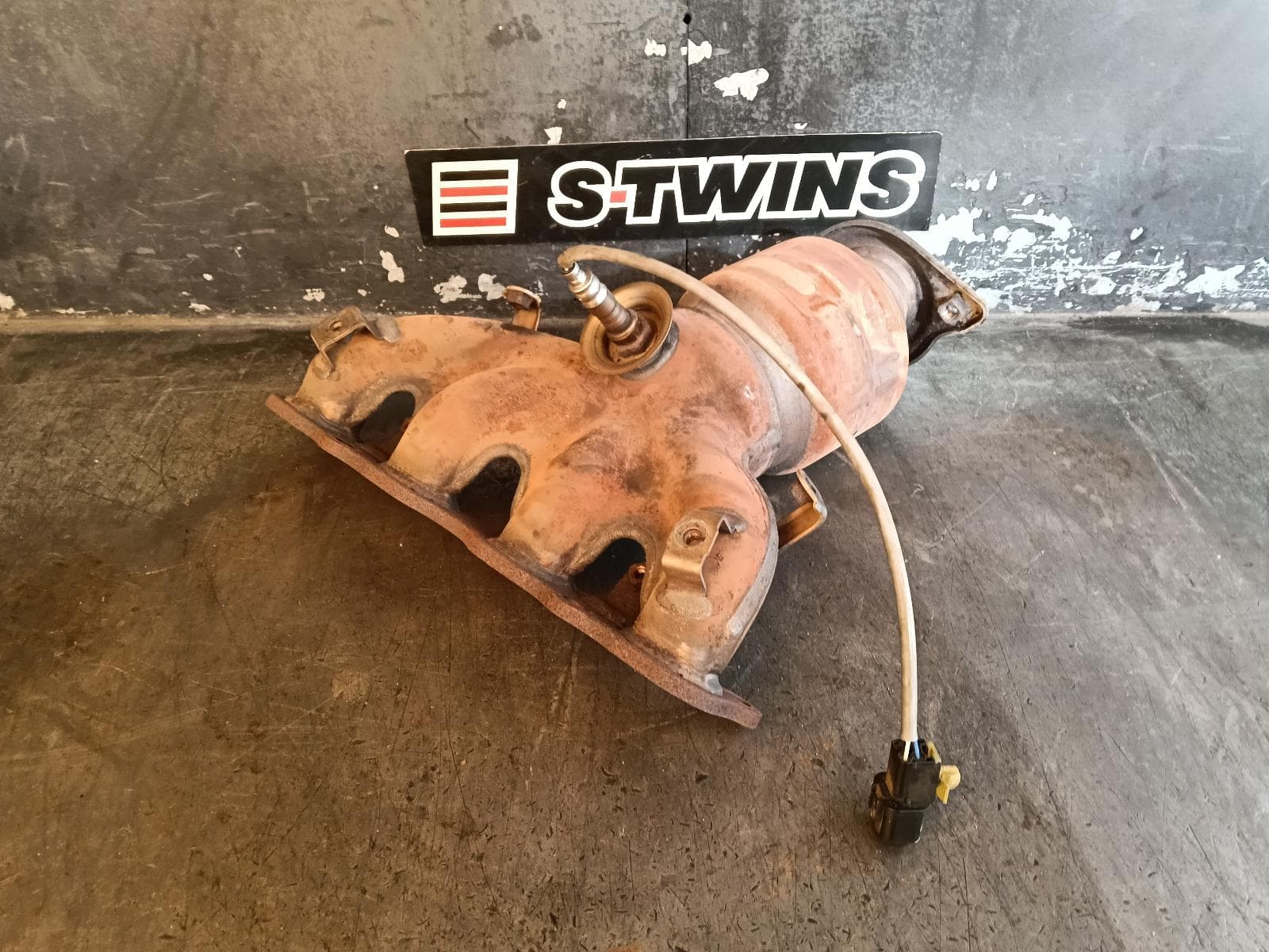Used auto part listing image: 2013 MITSUBISHI ASX CATALYTIC CONVERTER MANIFOLD-CAT TYPE, 2.0, PETROL, XB-XC, 07/13-08/16 0000407614