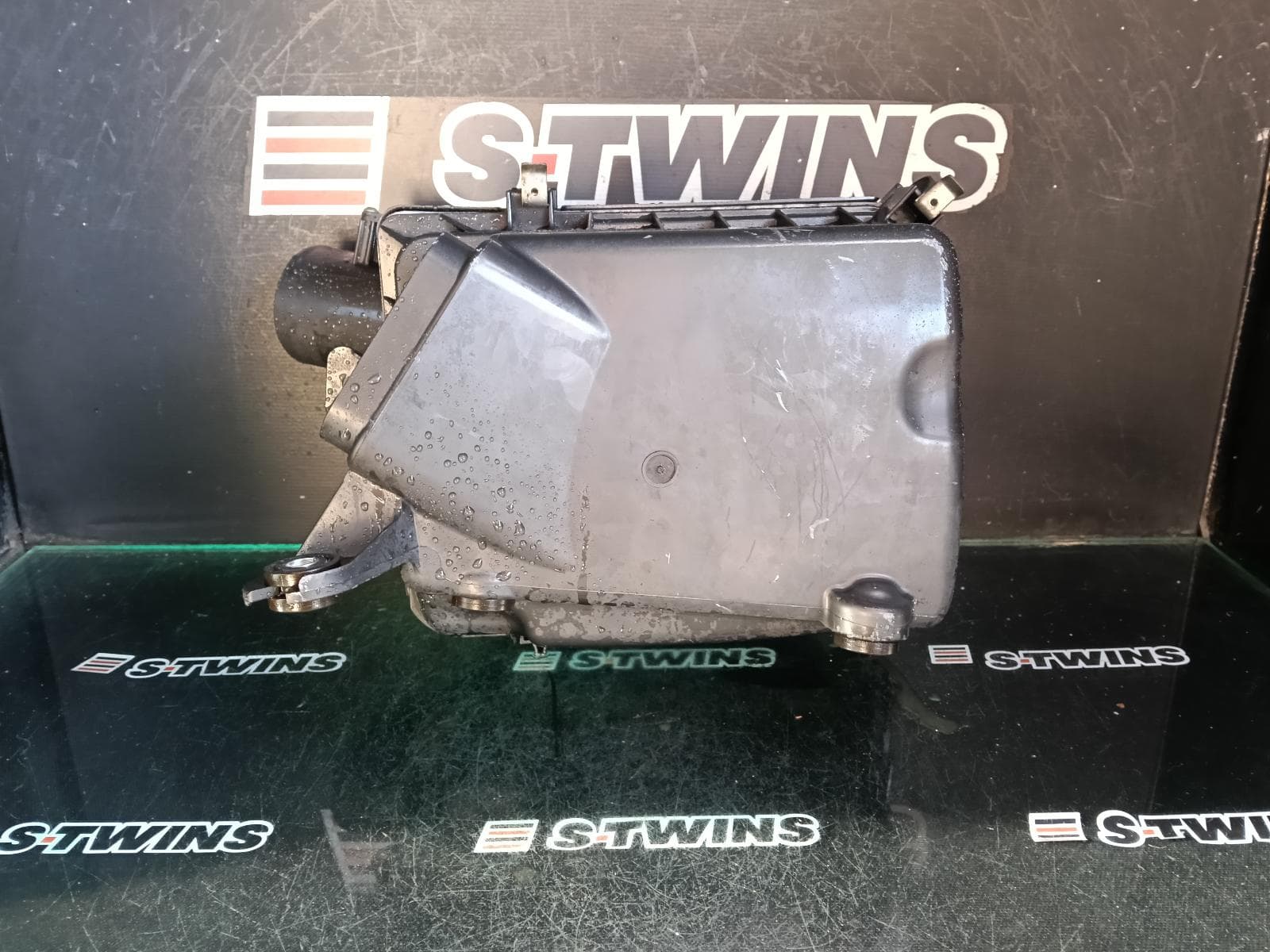 Used auto part listing image: 2013 MITSUBISHI ASX AIR CLEANER BOX AIR CLEANER, XB, 2.0, PETROL, 07/12-09/15 0000407622