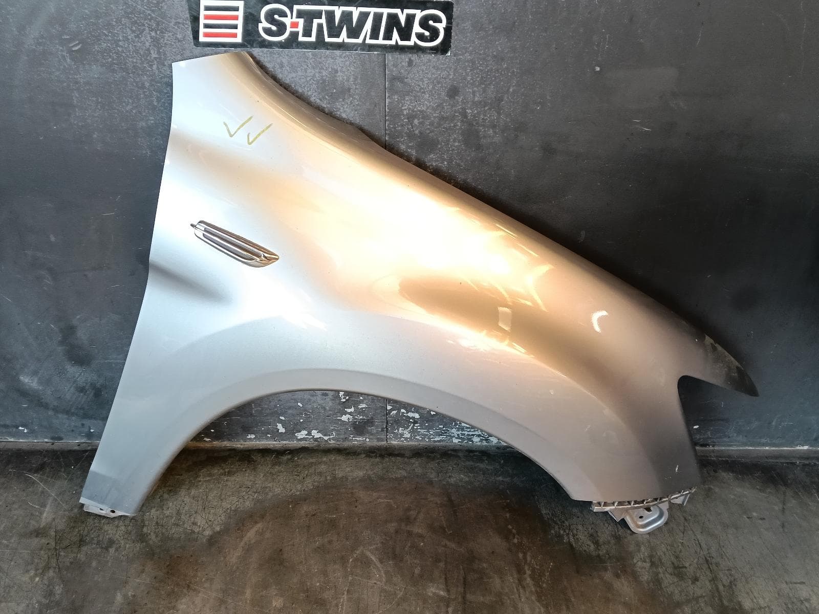 Used auto part listing image: 2013 MITSUBISHI ASX RIGHT GUARD XA-XB, NON FLARE TYPE, 05/10-03/15 0000407528